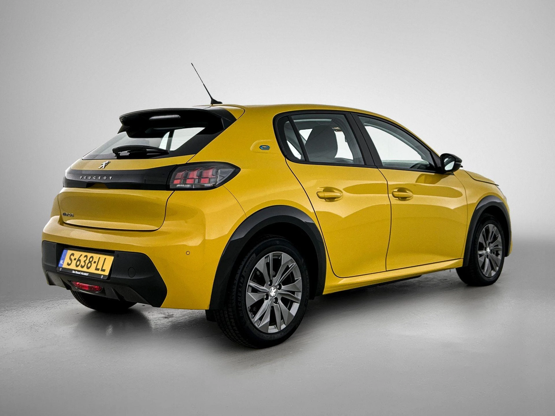 Peugeot-e-208-image-3