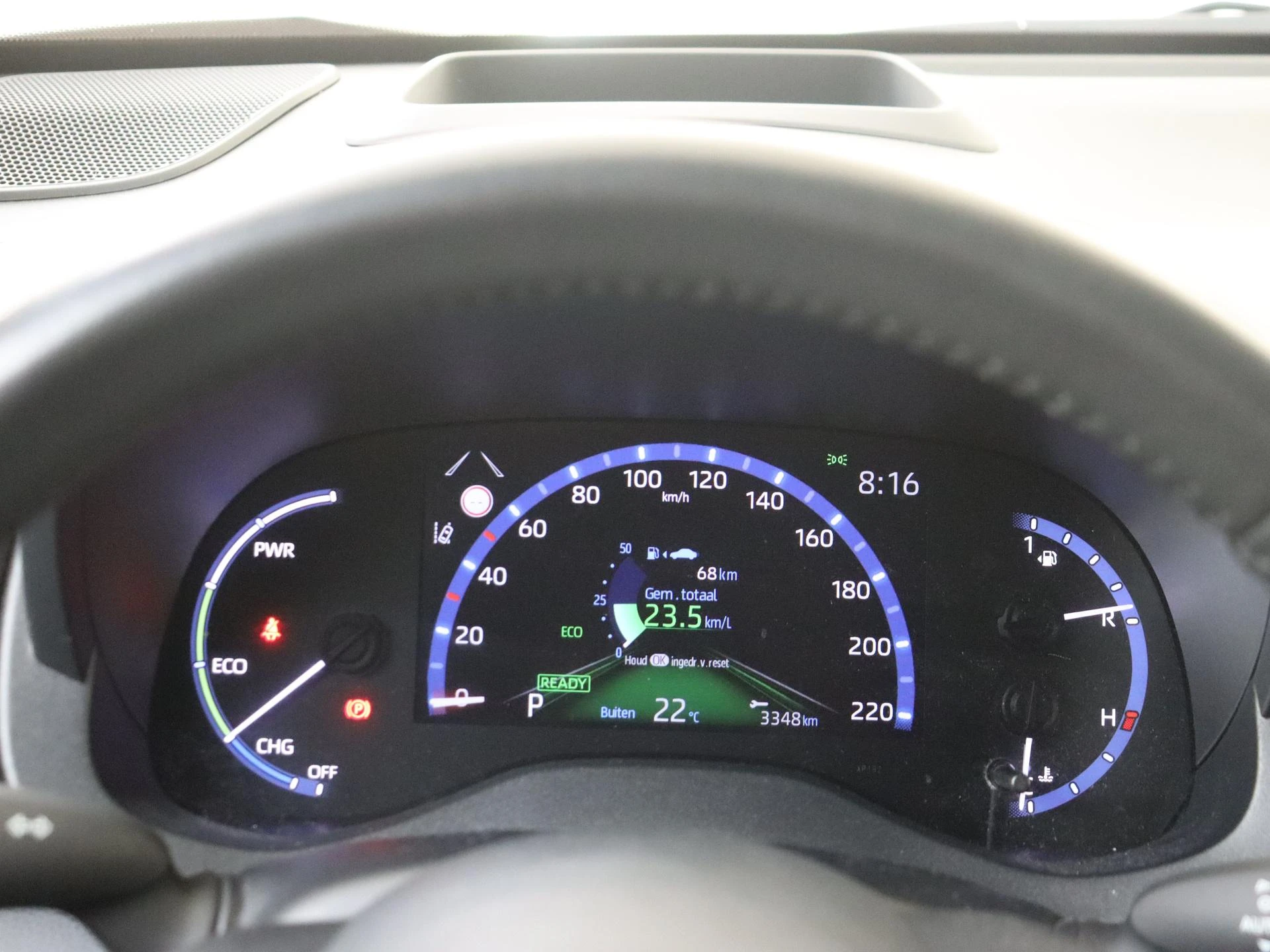 Toyota-Yaris Cross-image-12
