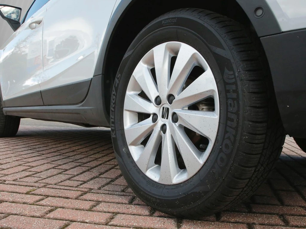 SEAT-Arona-image-4