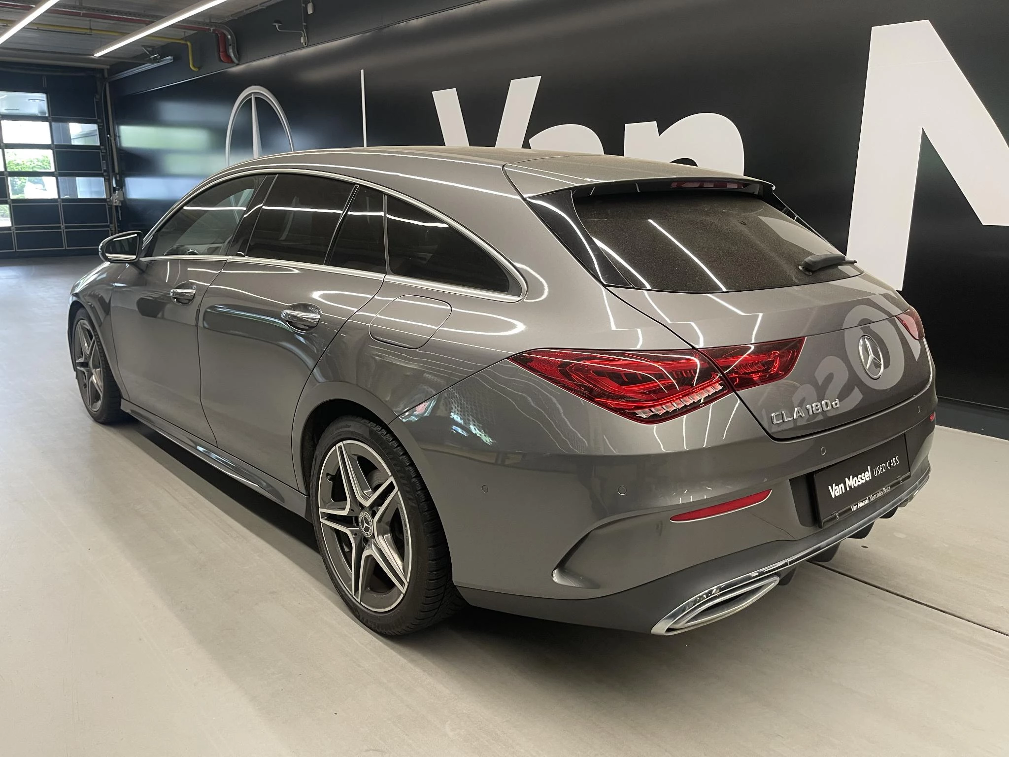 Mercedes-Benz CLA 180d AMG LINE Shooting Brake + CARPLAY + LED + KEY LESS +