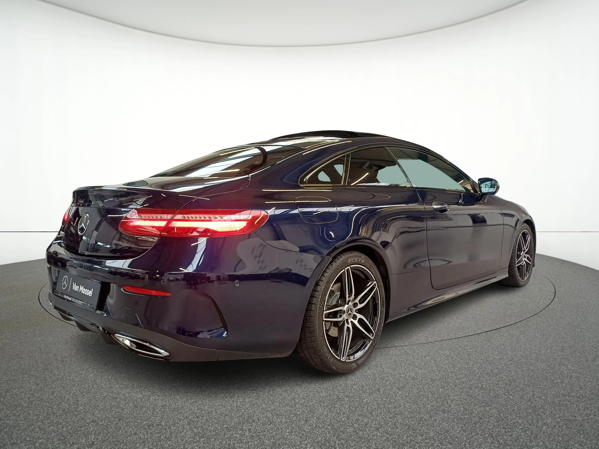 Mercedes-Benz-E-Klasse-image-6