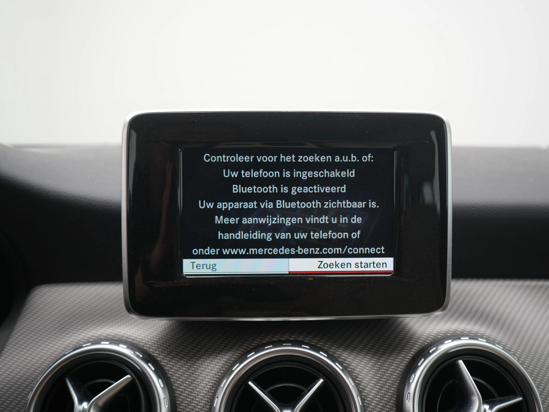 Mercedes-Benz-GLA-image-14