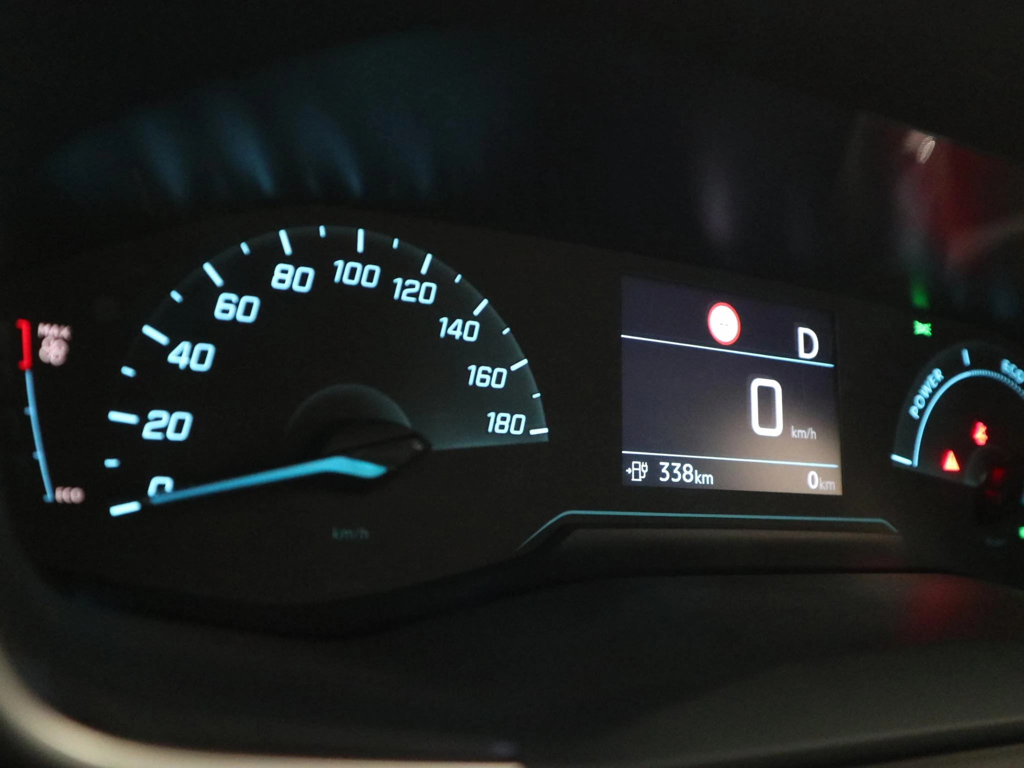 Peugeot-e-208-image-8