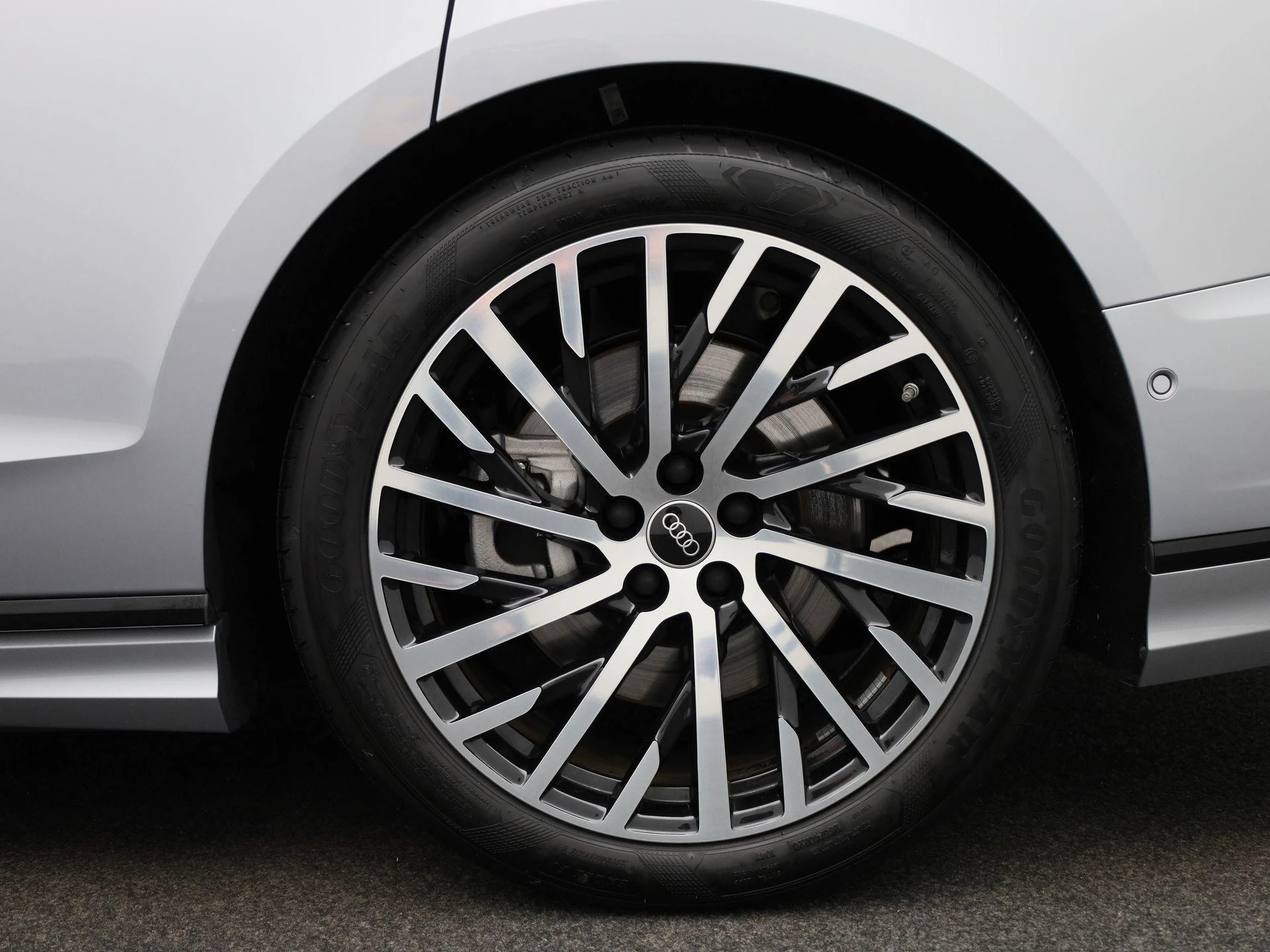 Audi-A8-image-12