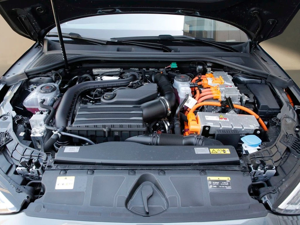 Audi A3 Sportback 40 TFSI e S line 18"|NAVI+VC|PANO|SHZ|