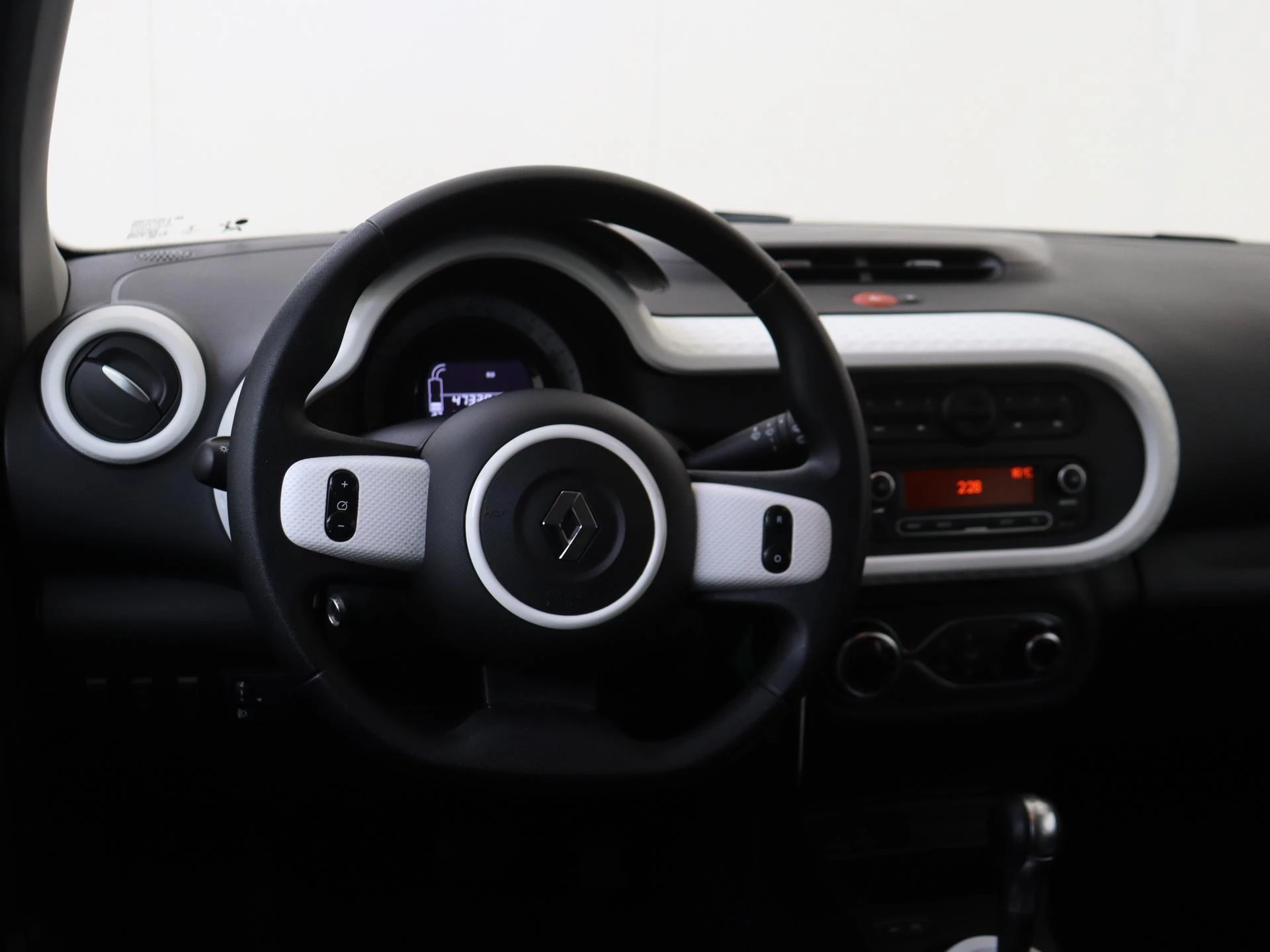 Renault-Twingo-image-13