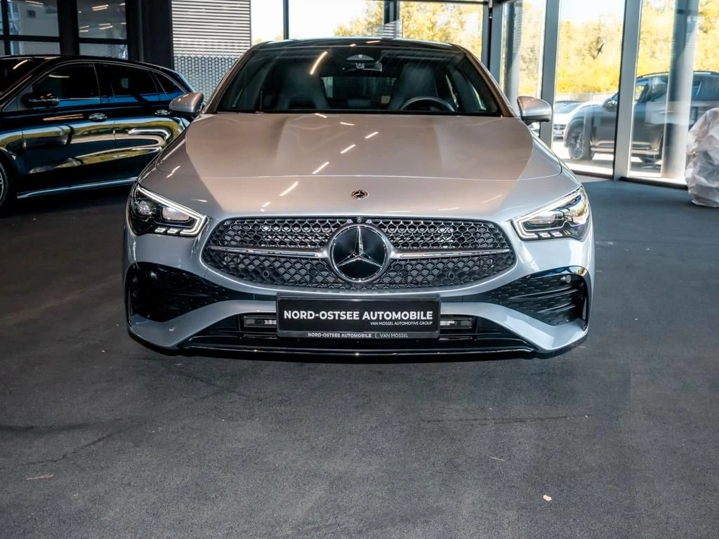 Mercedes-Benz-CLA 200 d-image-3