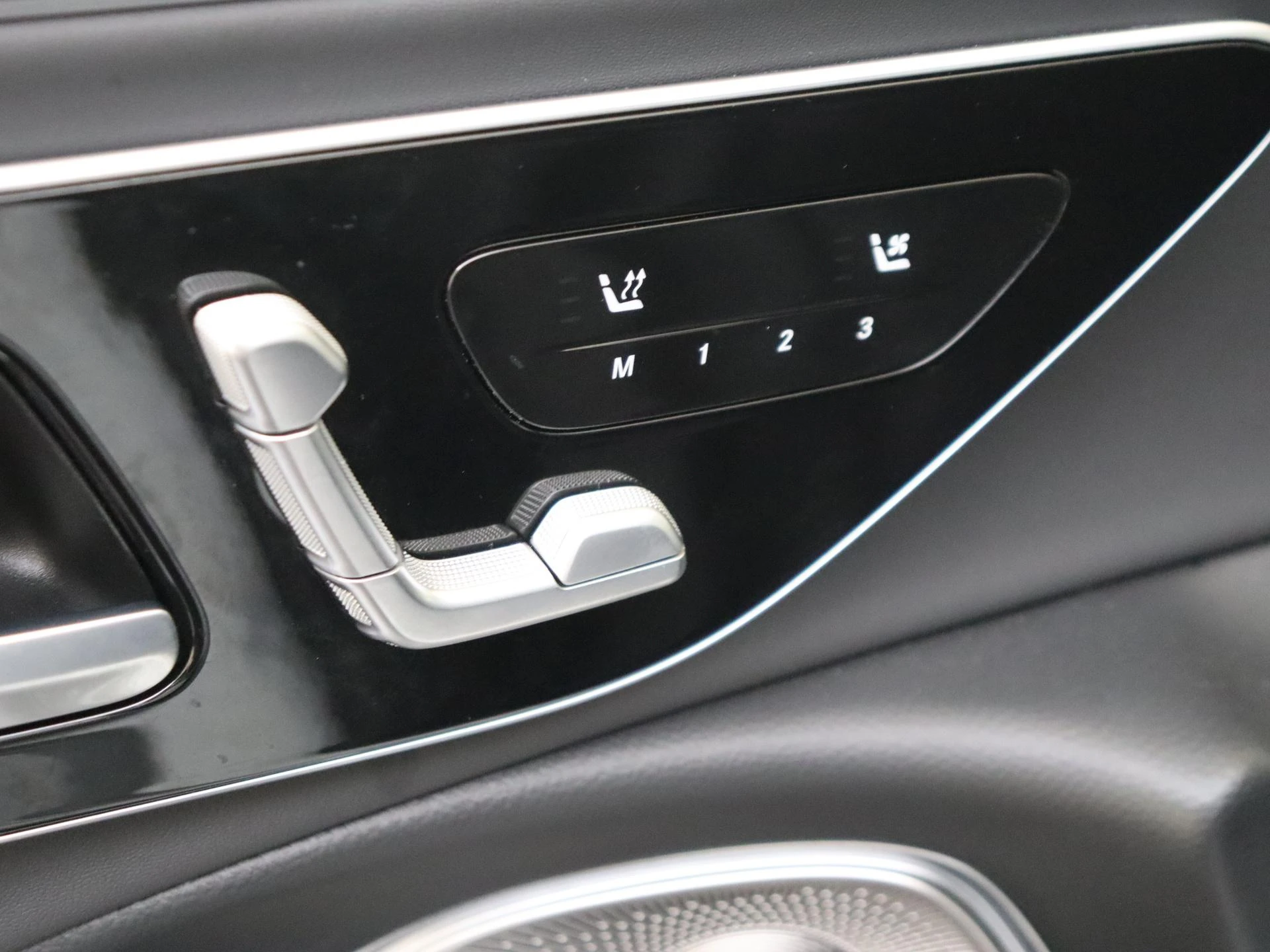 Mercedes-Benz-E-Klasse-image-24
