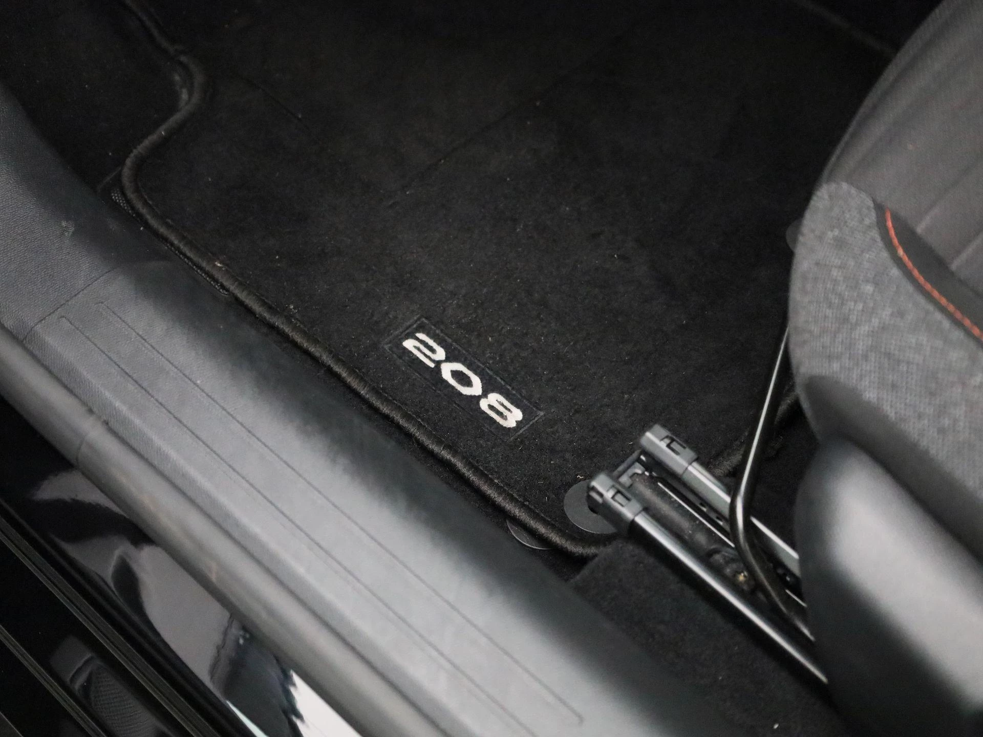 Peugeot-208-image-24