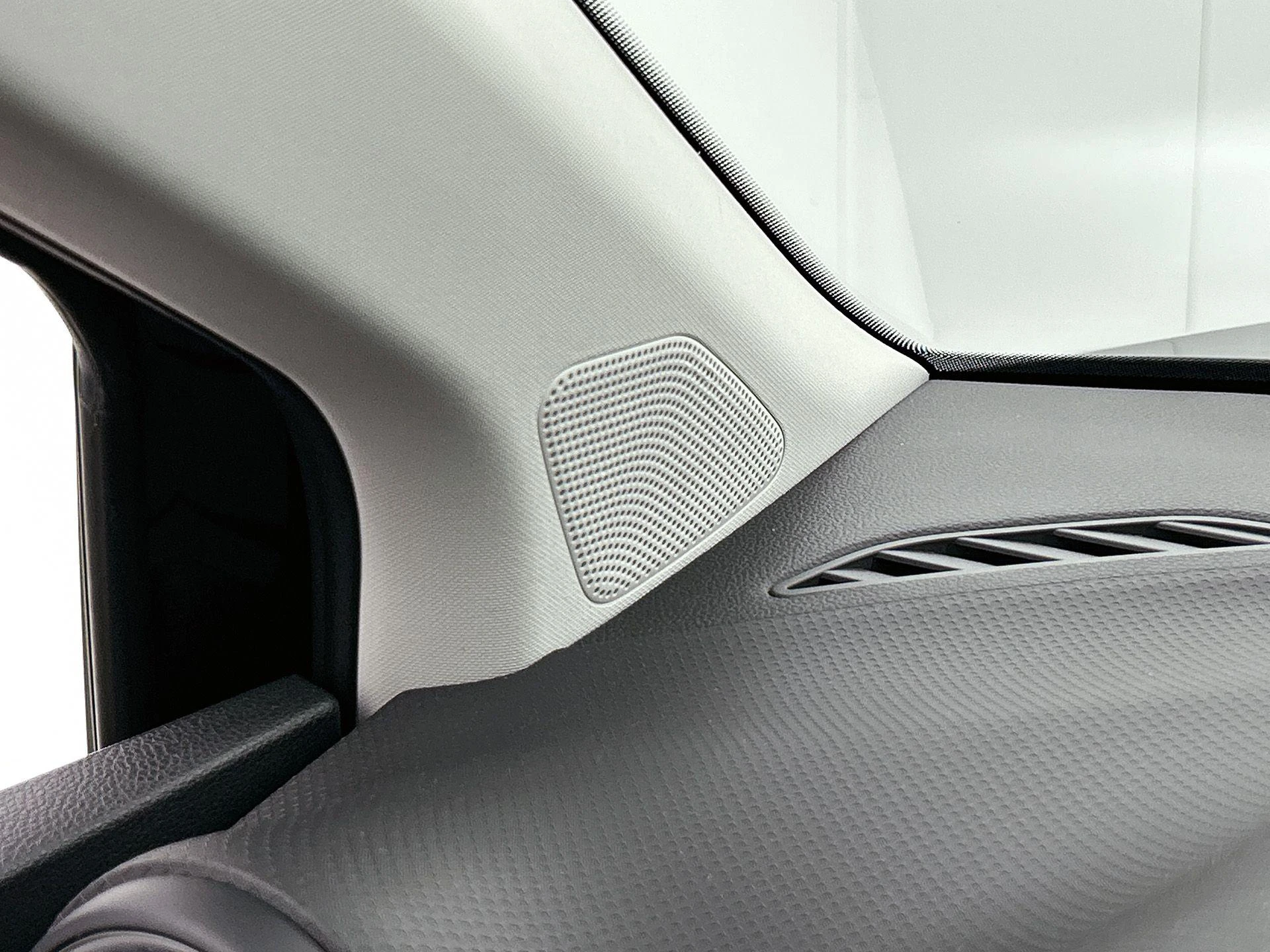 SEAT-Arona-image-12