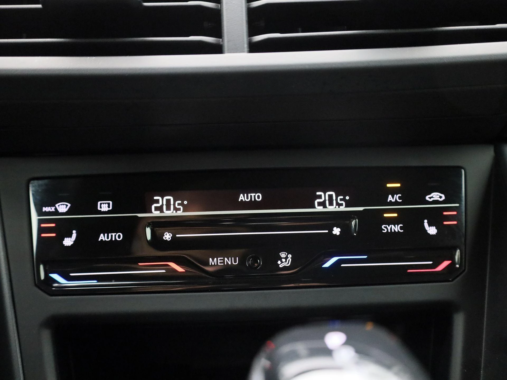 Volkswagen-Polo-image-13