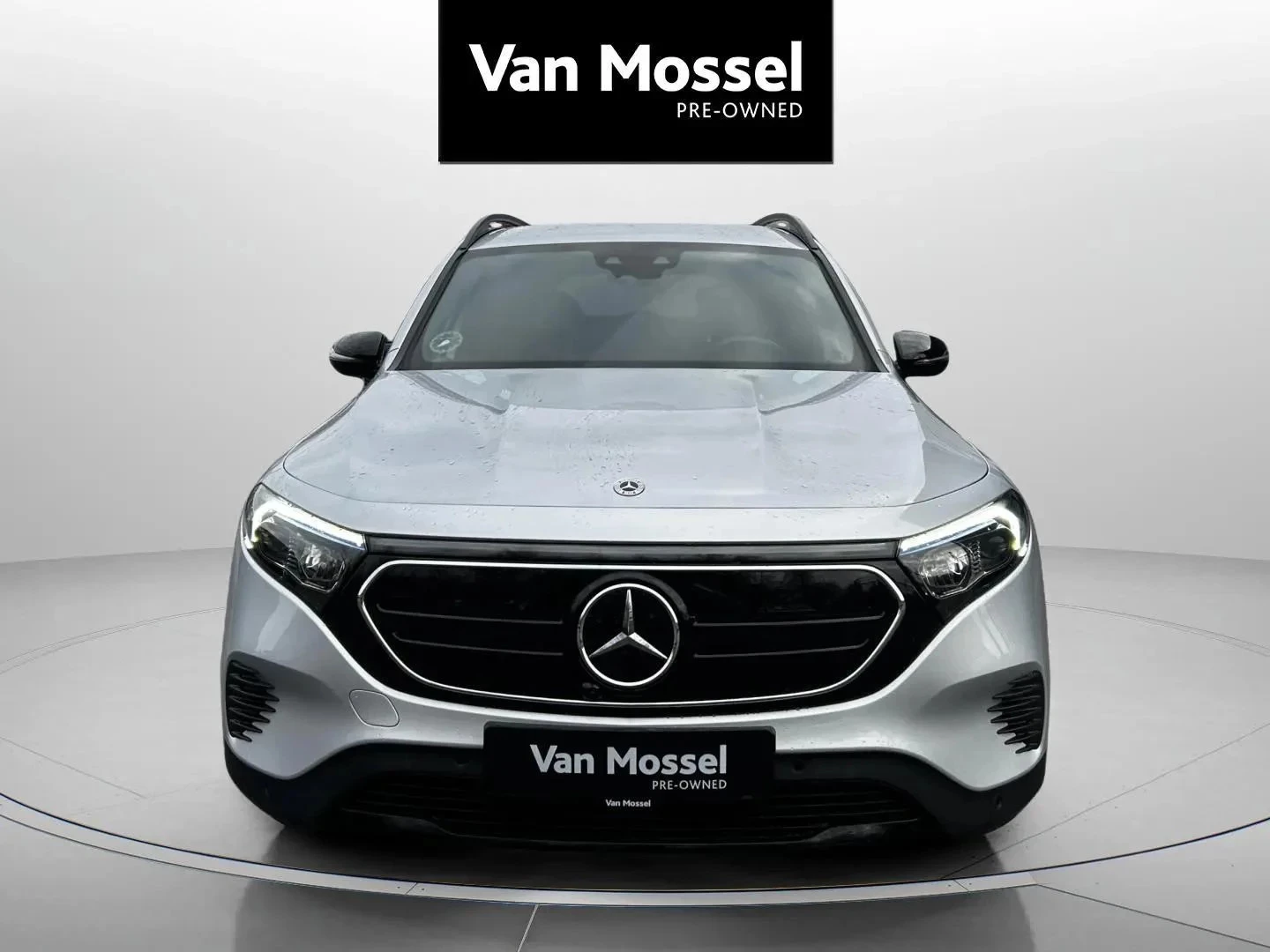 Mercedes-Benz-EQB-image-1