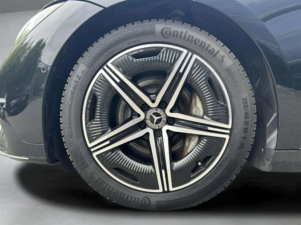 Mercedes-Benz-EQE-image-8