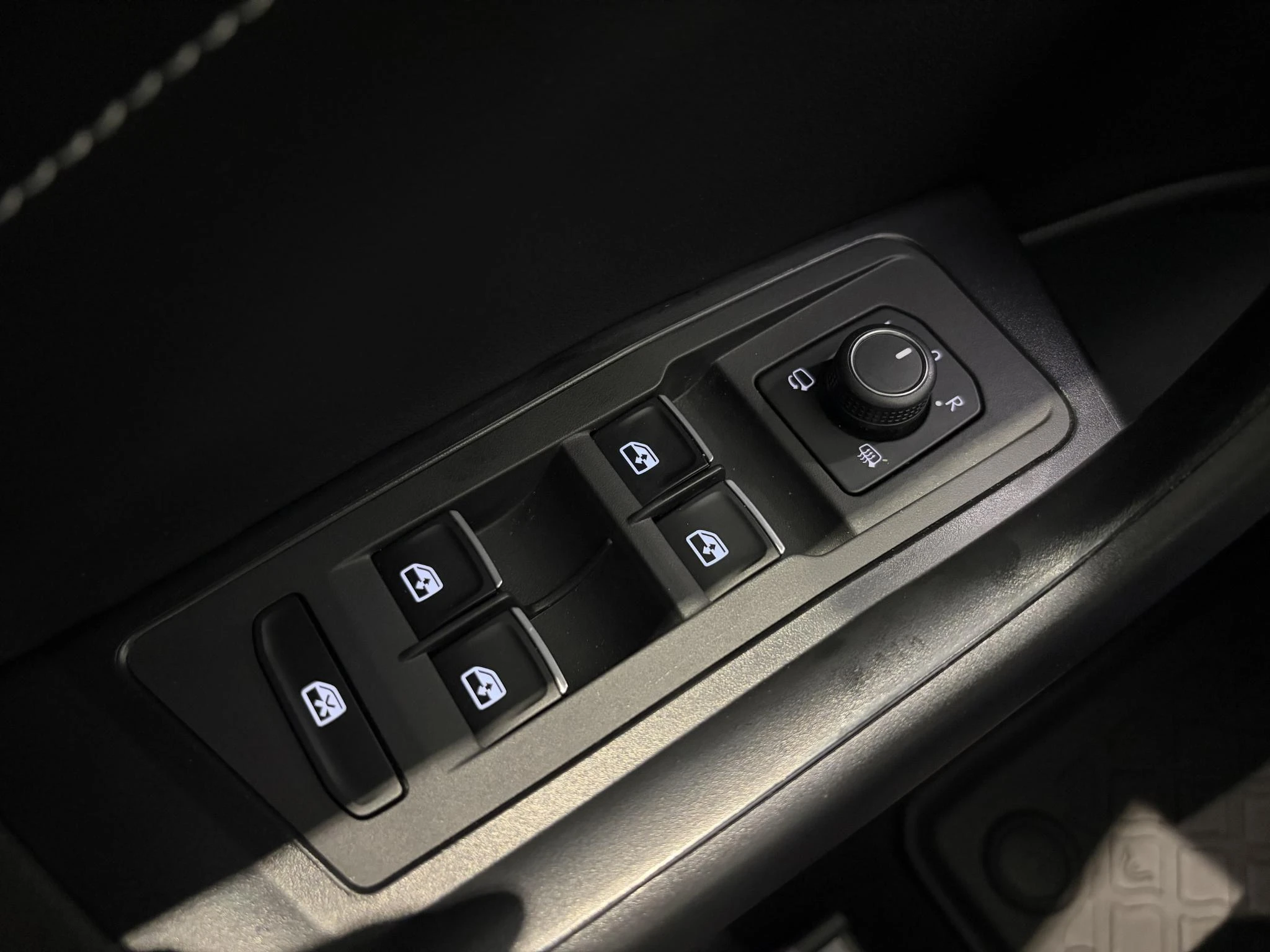 Volkswagen-T-Roc-image-21