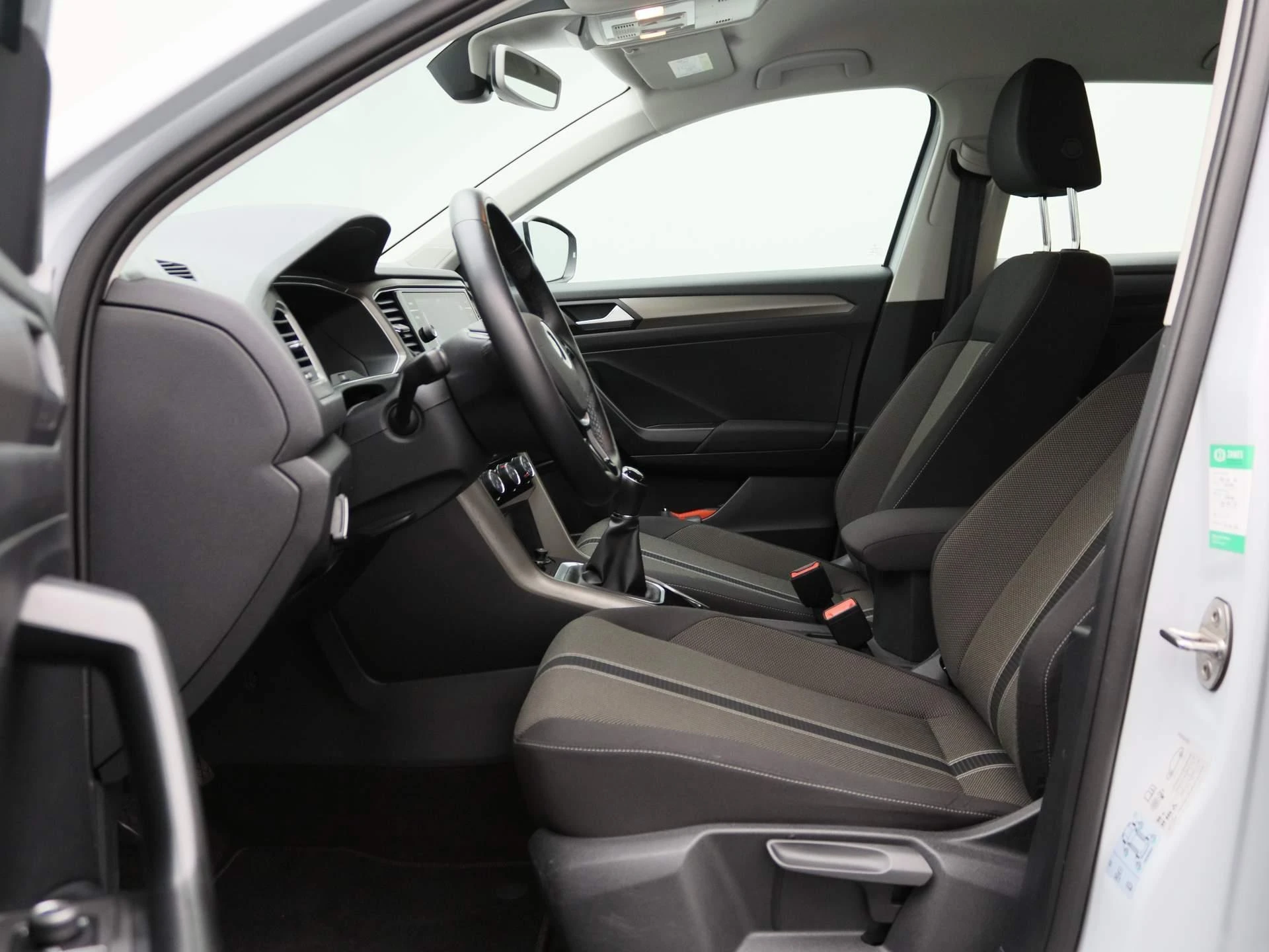 Volkswagen-T-Roc-image-9