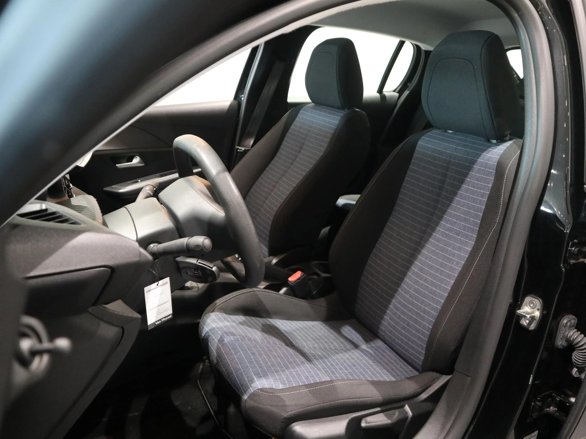 Peugeot-208-image-8