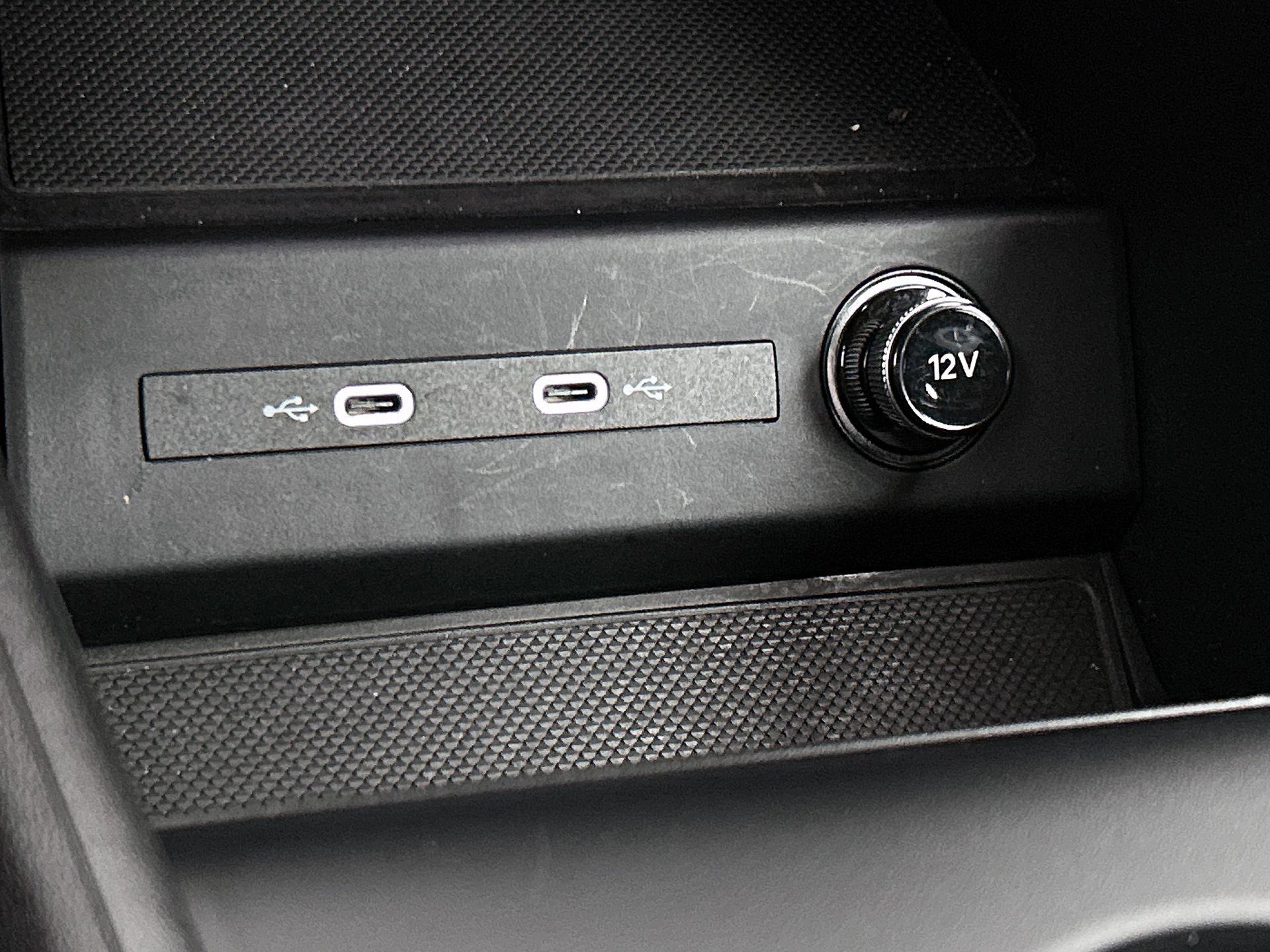 Audi-Q4 e-tron-image-28