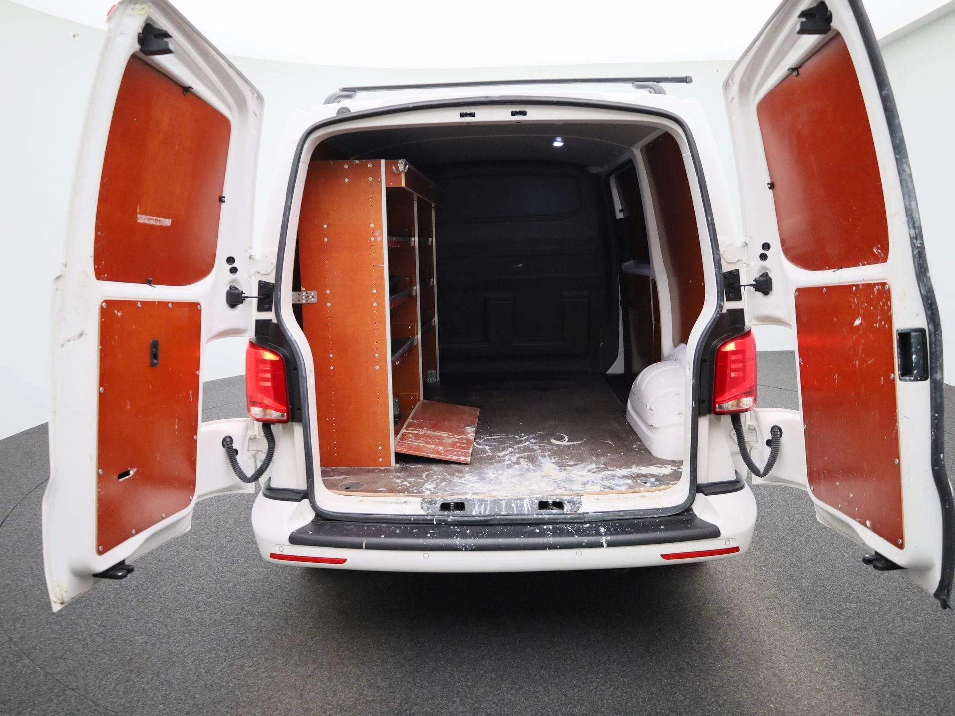 Volkswagen-Transporter-image-7