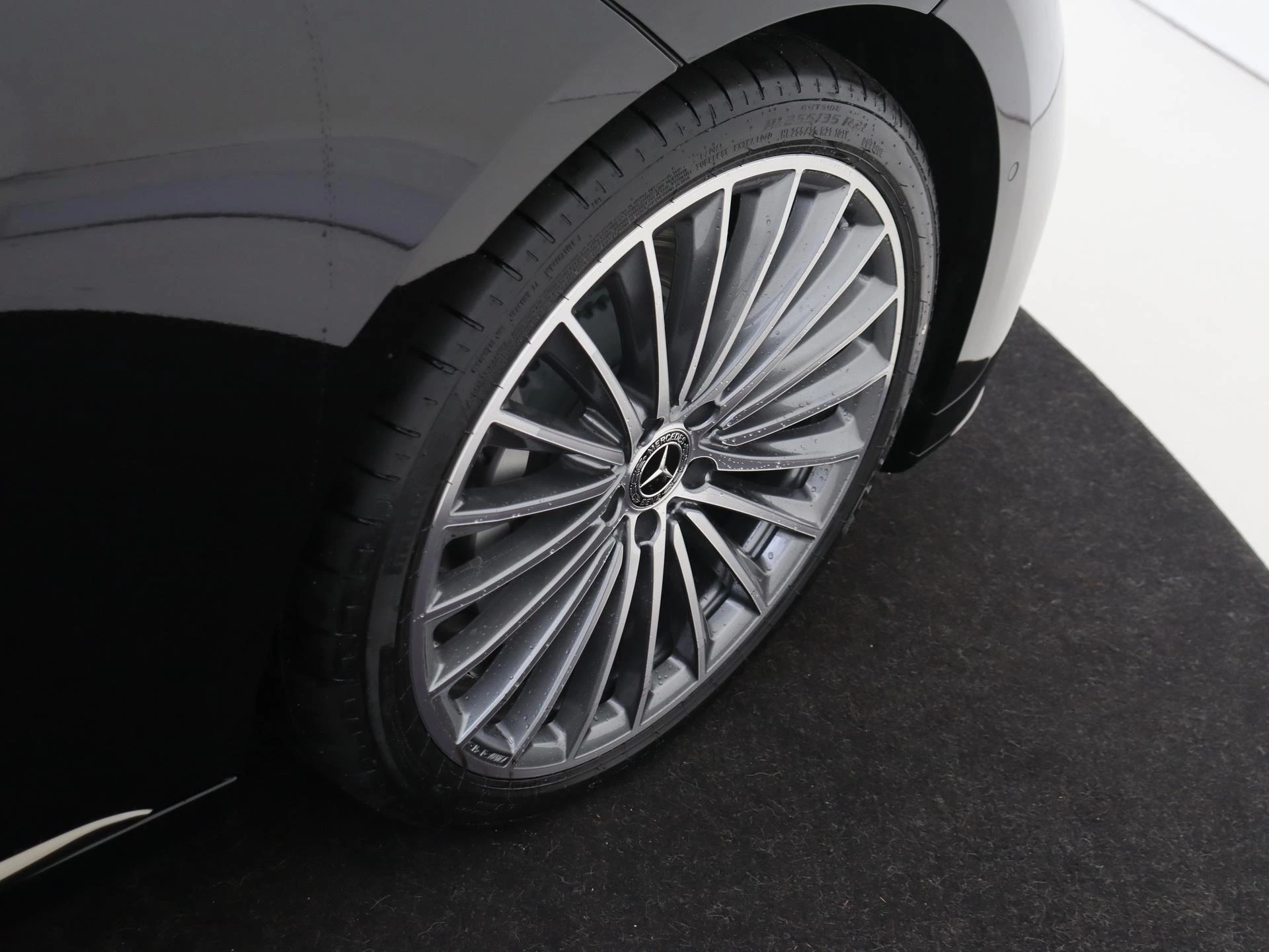 Mercedes-Benz-EQE-image-4