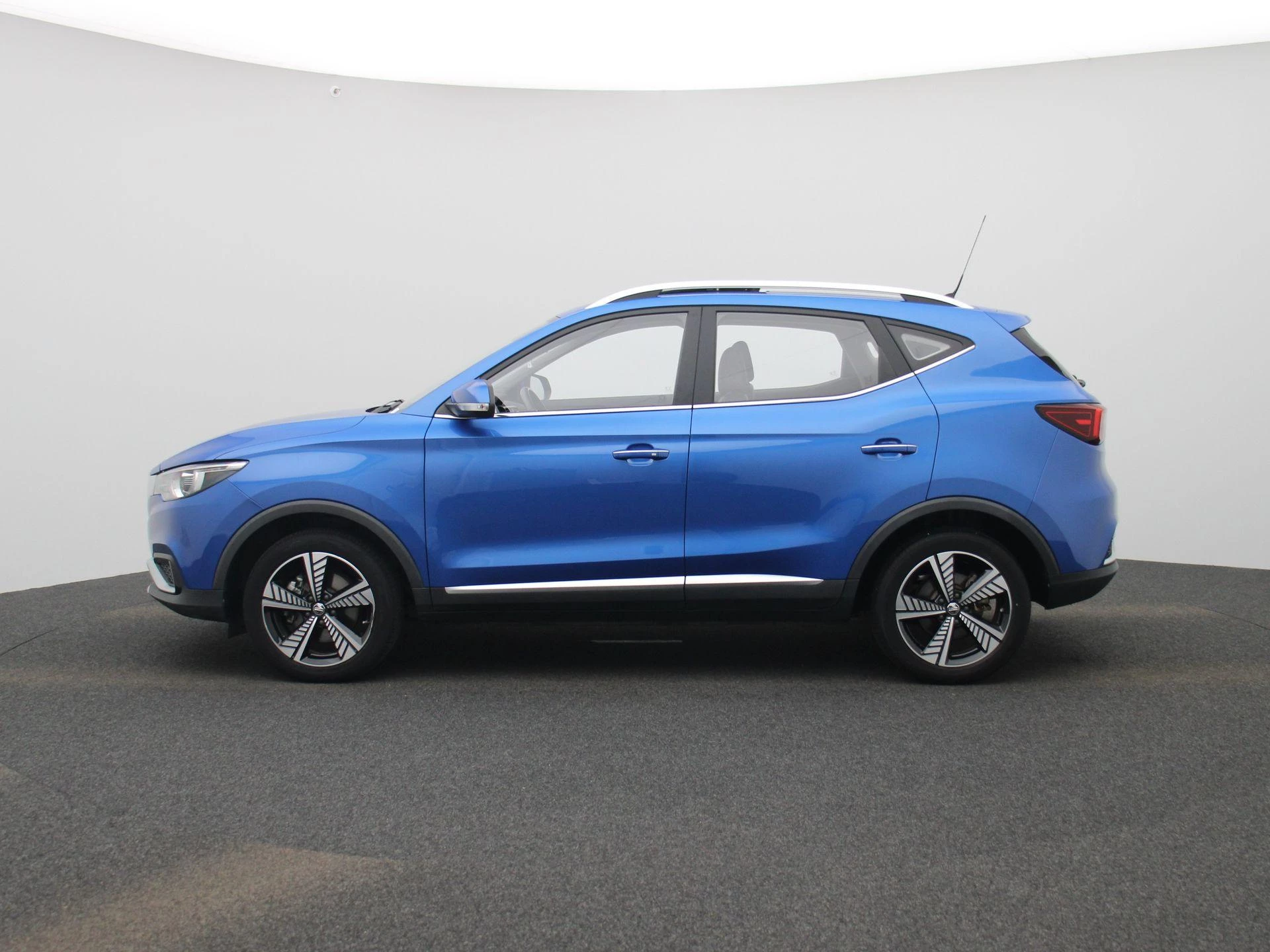 MG-ZS EV-image-3