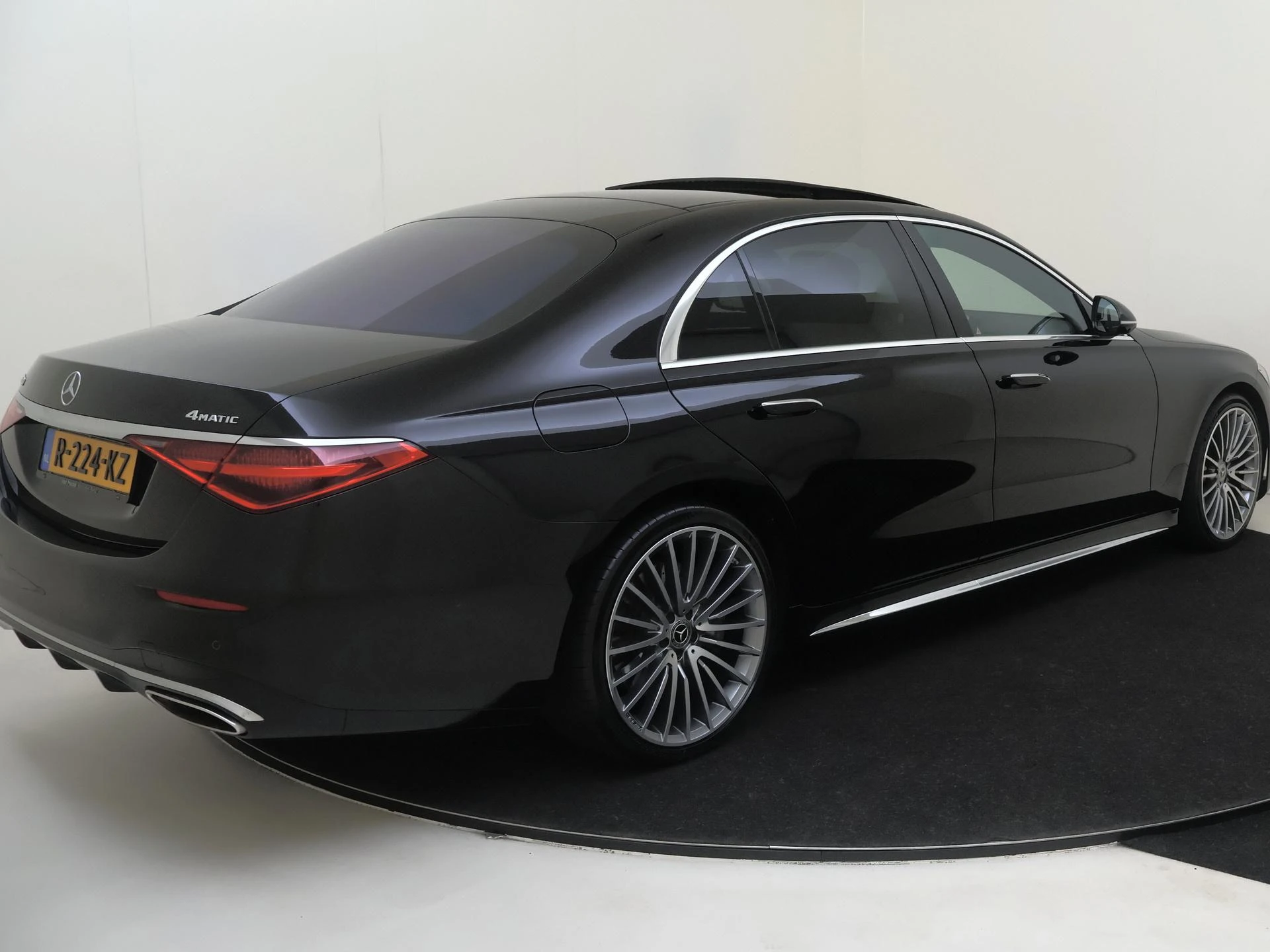 Mercedes-Benz-S-Klasse-image-3
