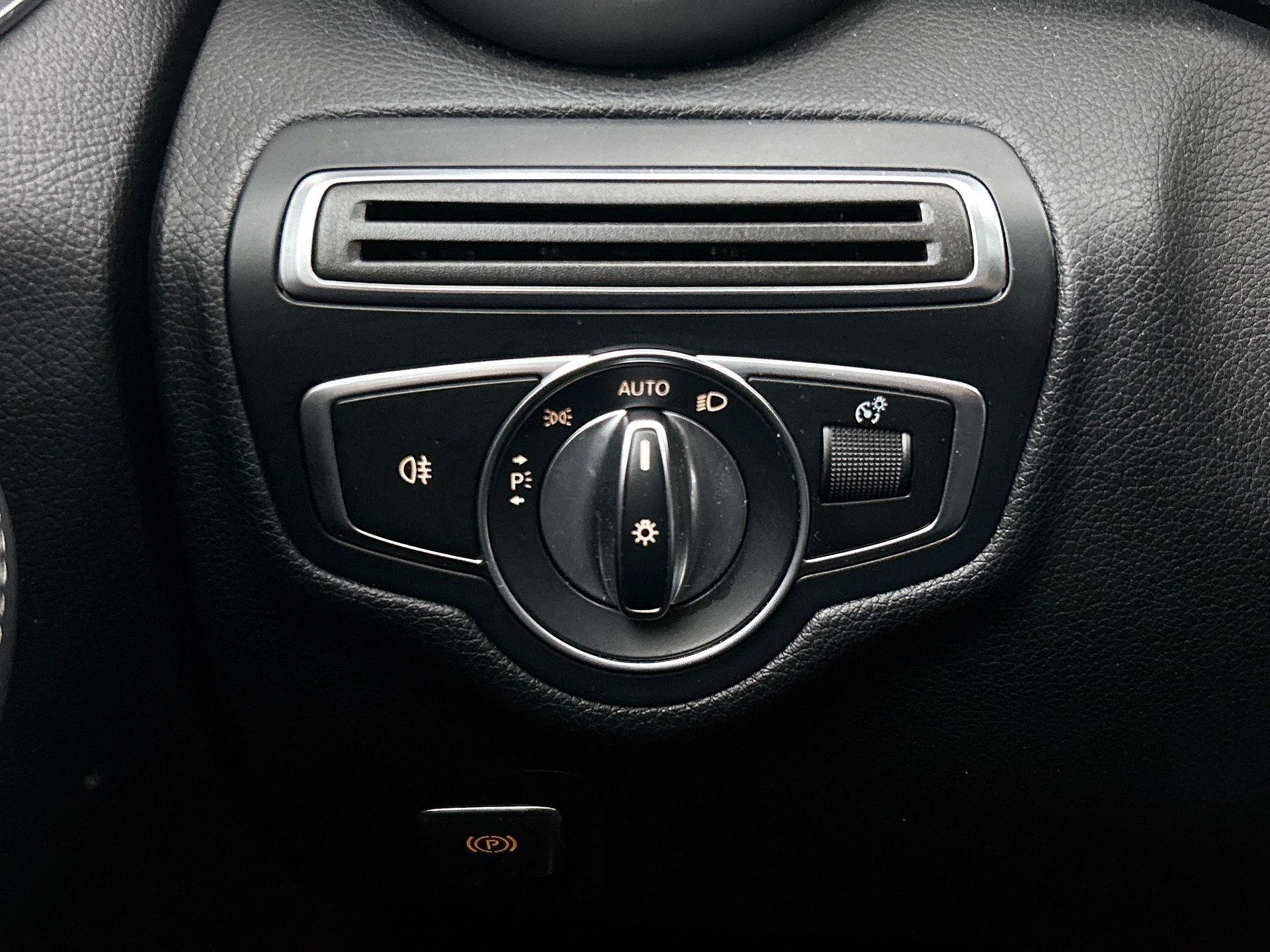 Mercedes-Benz-C-Klasse-image-15
