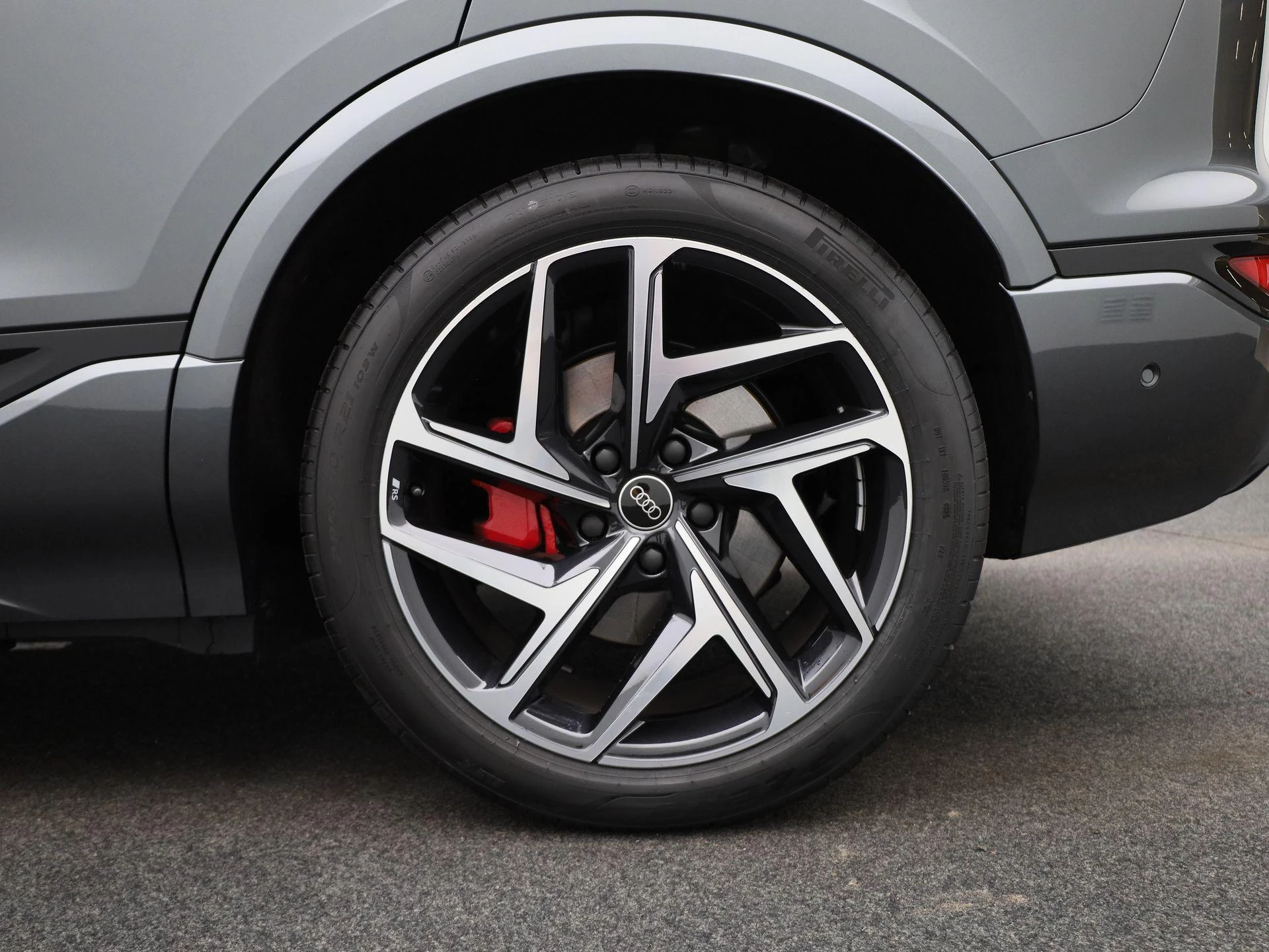 Audi SQ6 e-tron quattro 100 kWh