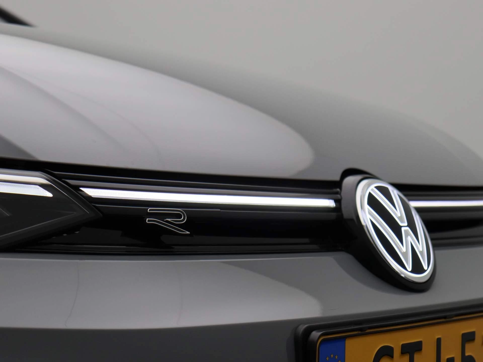 Volkswagen-Golf-image-50