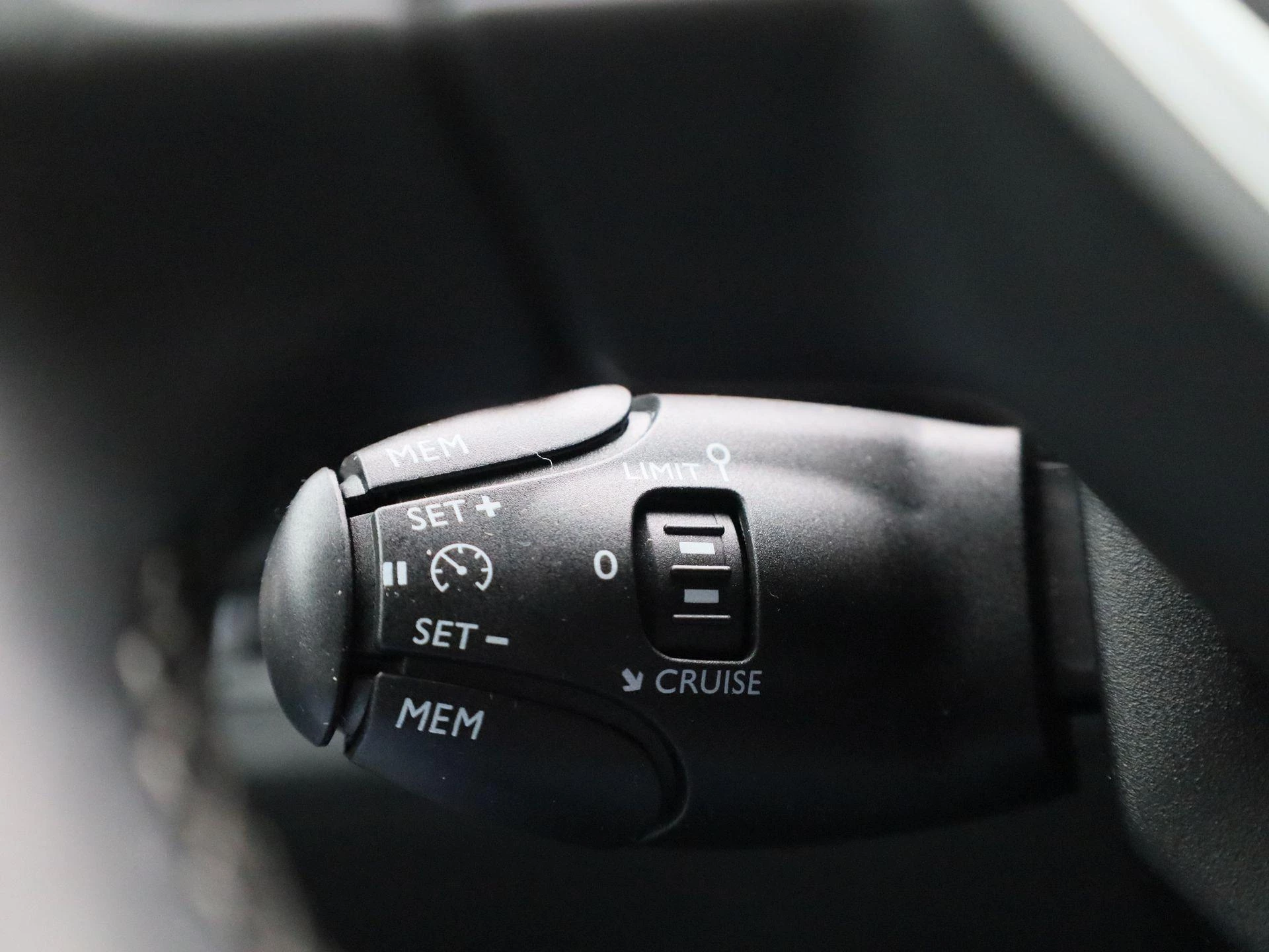 Peugeot-5008-image-14