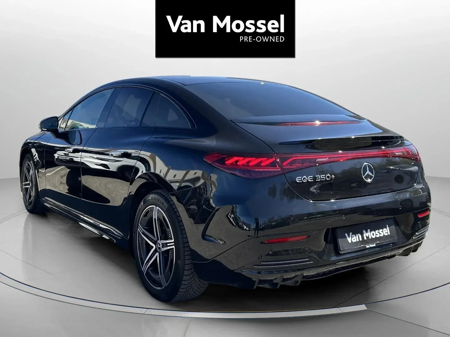 Mercedes-Benz-EQE-image-6
