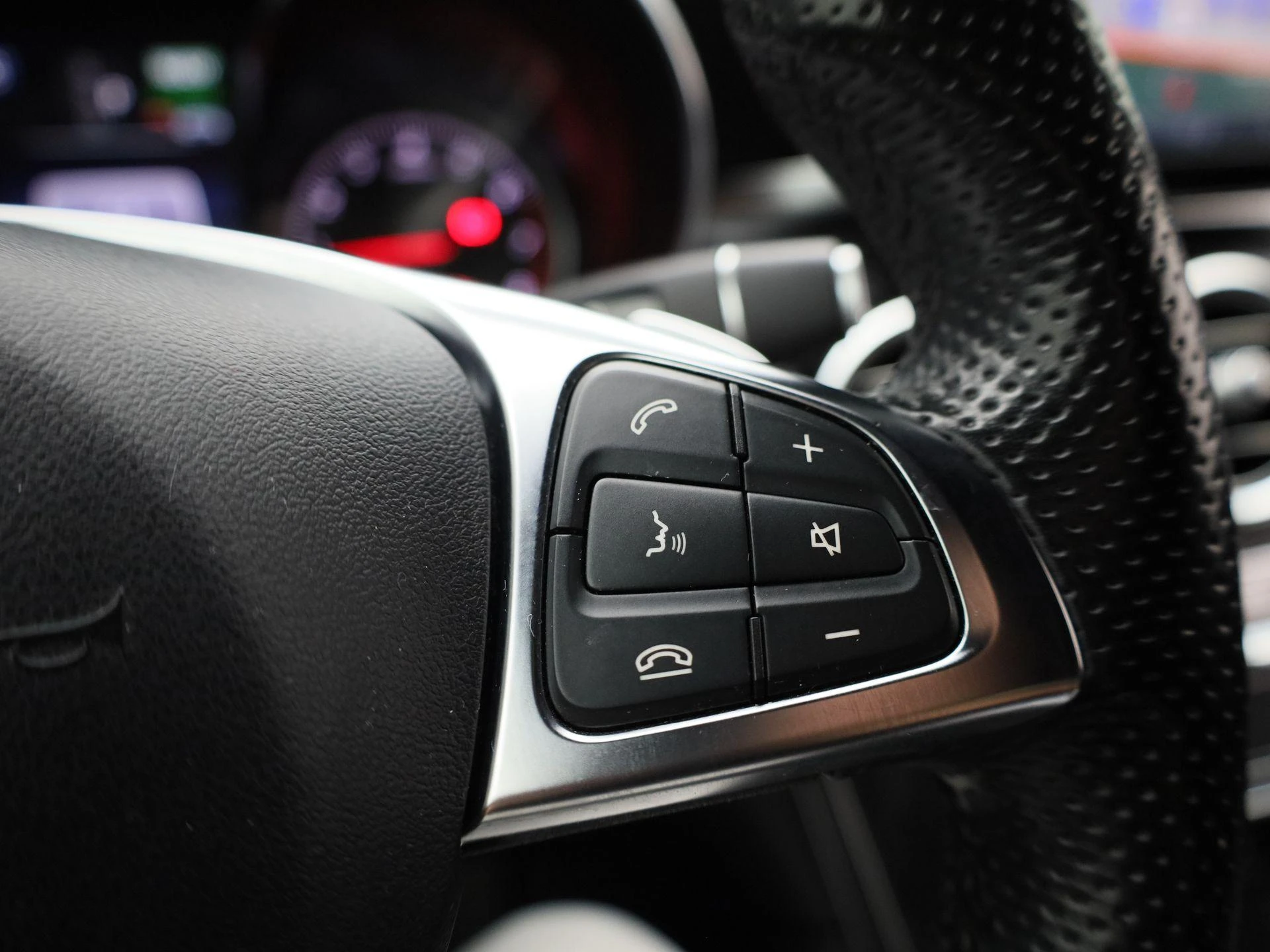 Mercedes-Benz-GLC-image-19