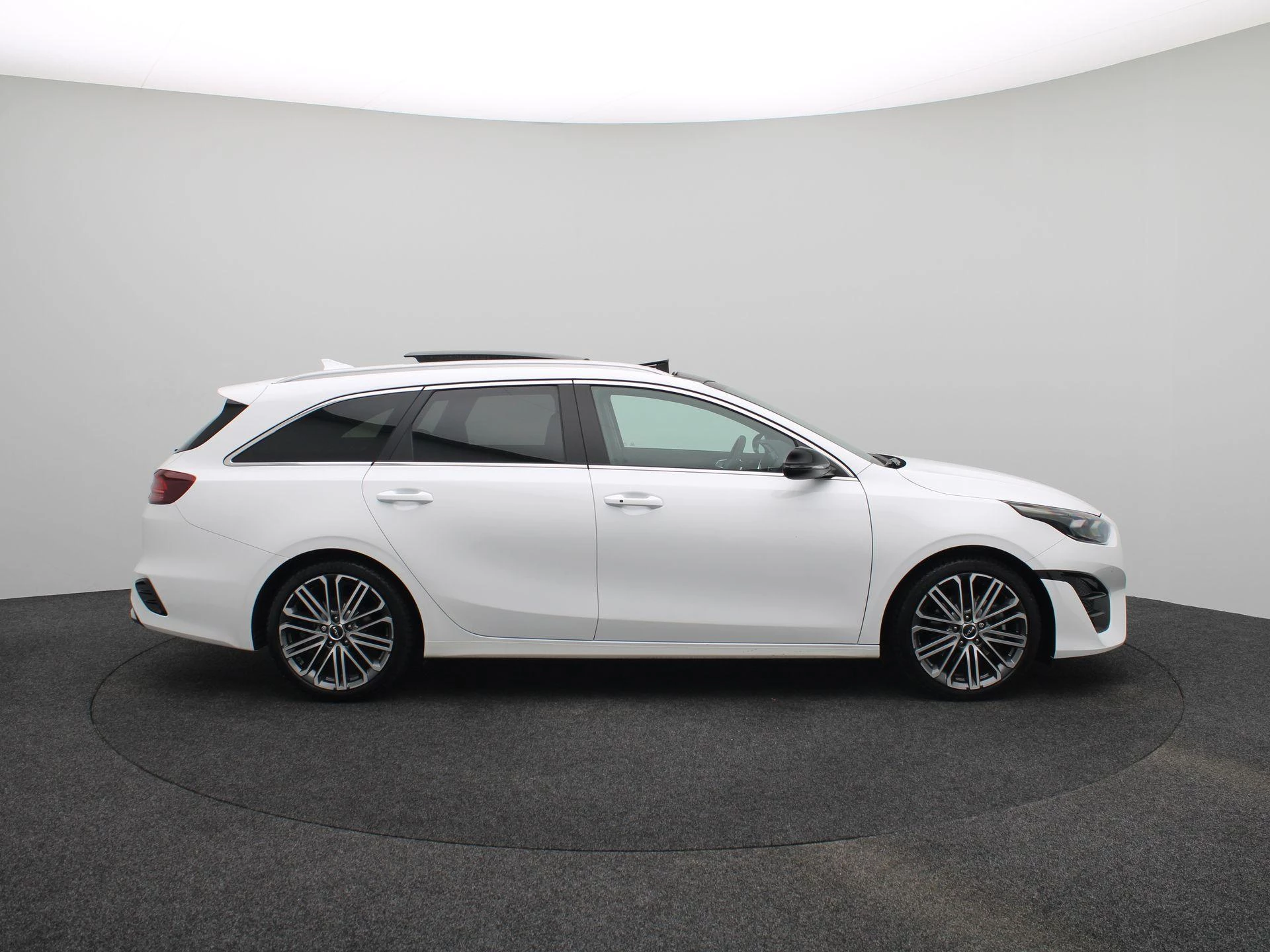 Kia-Ceed Sportswagon-image-38