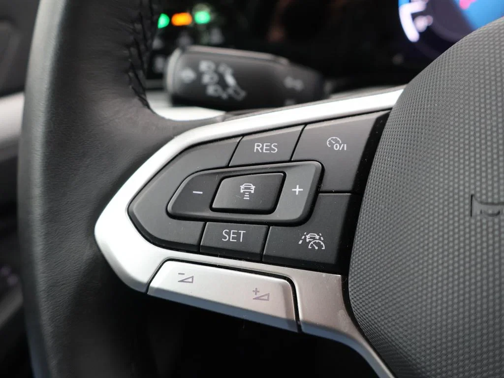 Volkswagen-Golf-image-17
