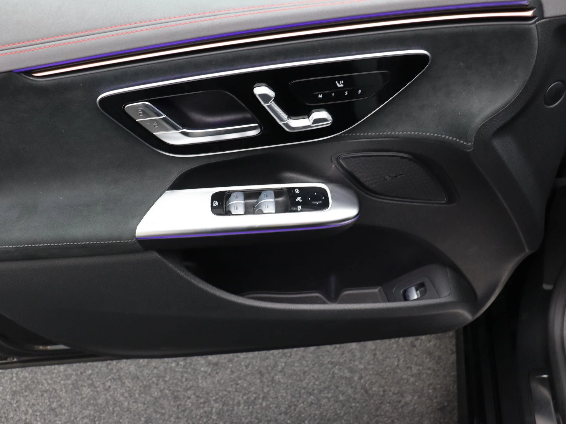 Mercedes-Benz EQE 300 AMG Line + PANORAMISCH DAK + CARPLAY + LED +