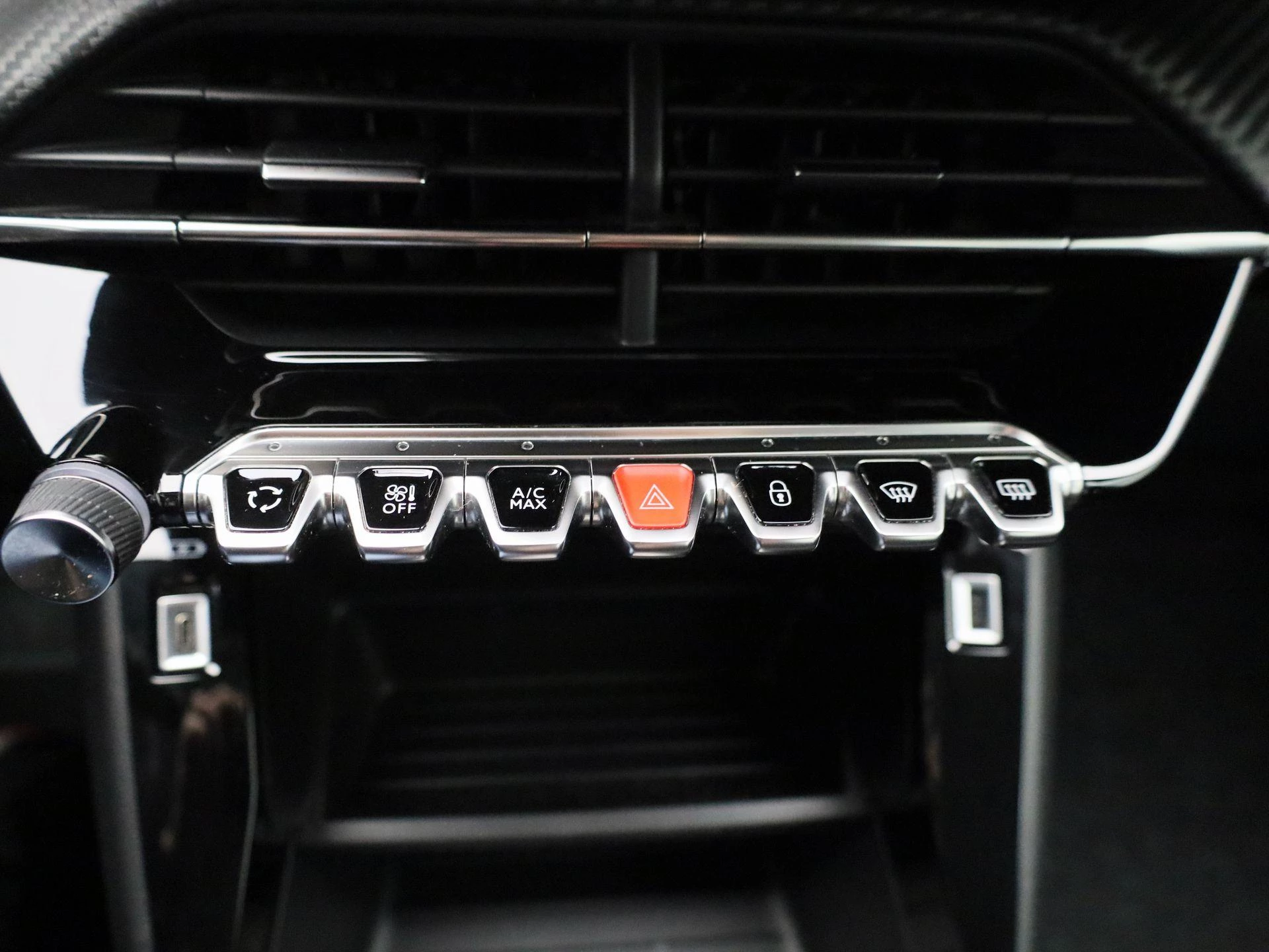 Peugeot-e-208-image-22