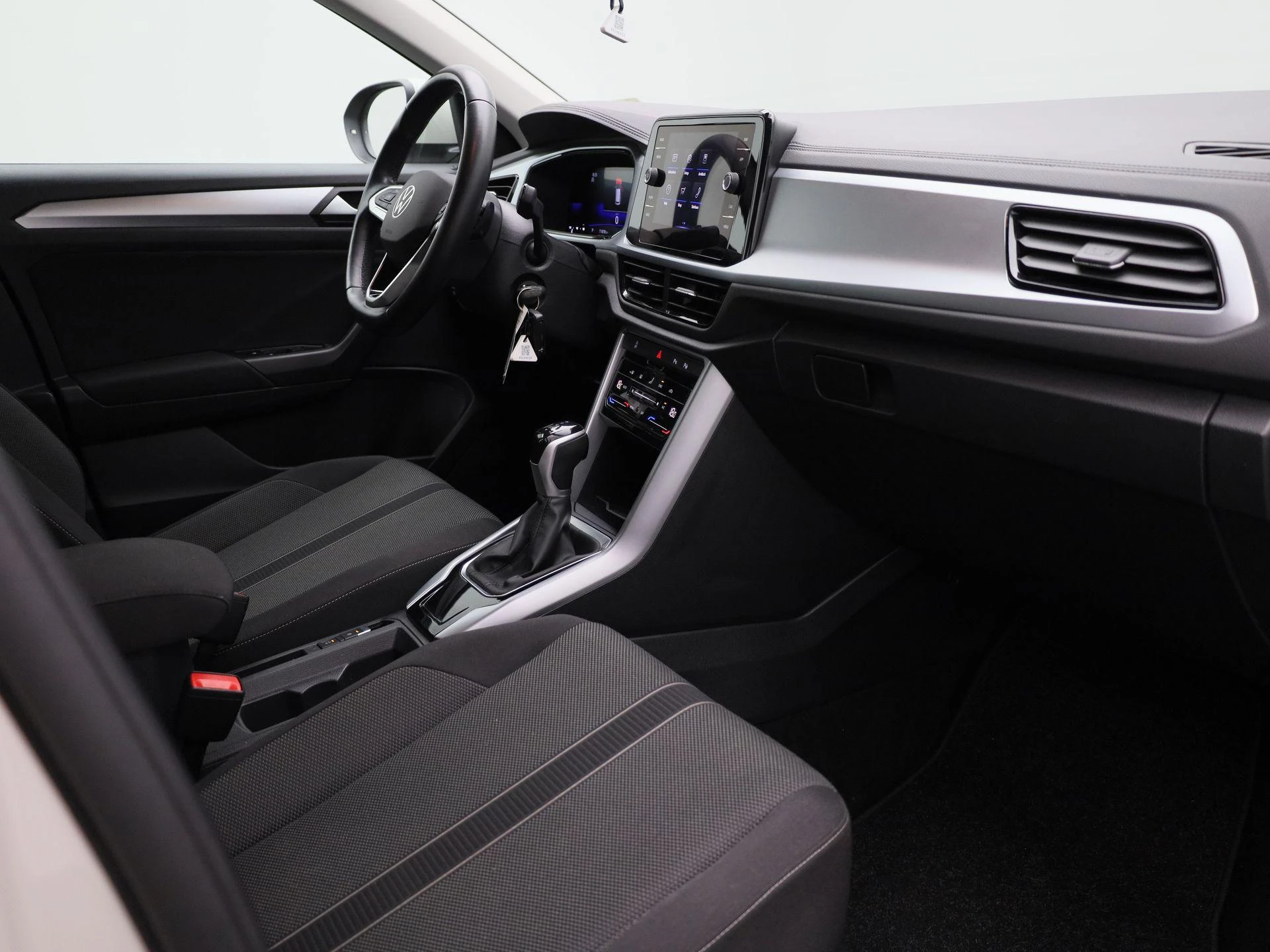 Volkswagen-T-Roc-image-34