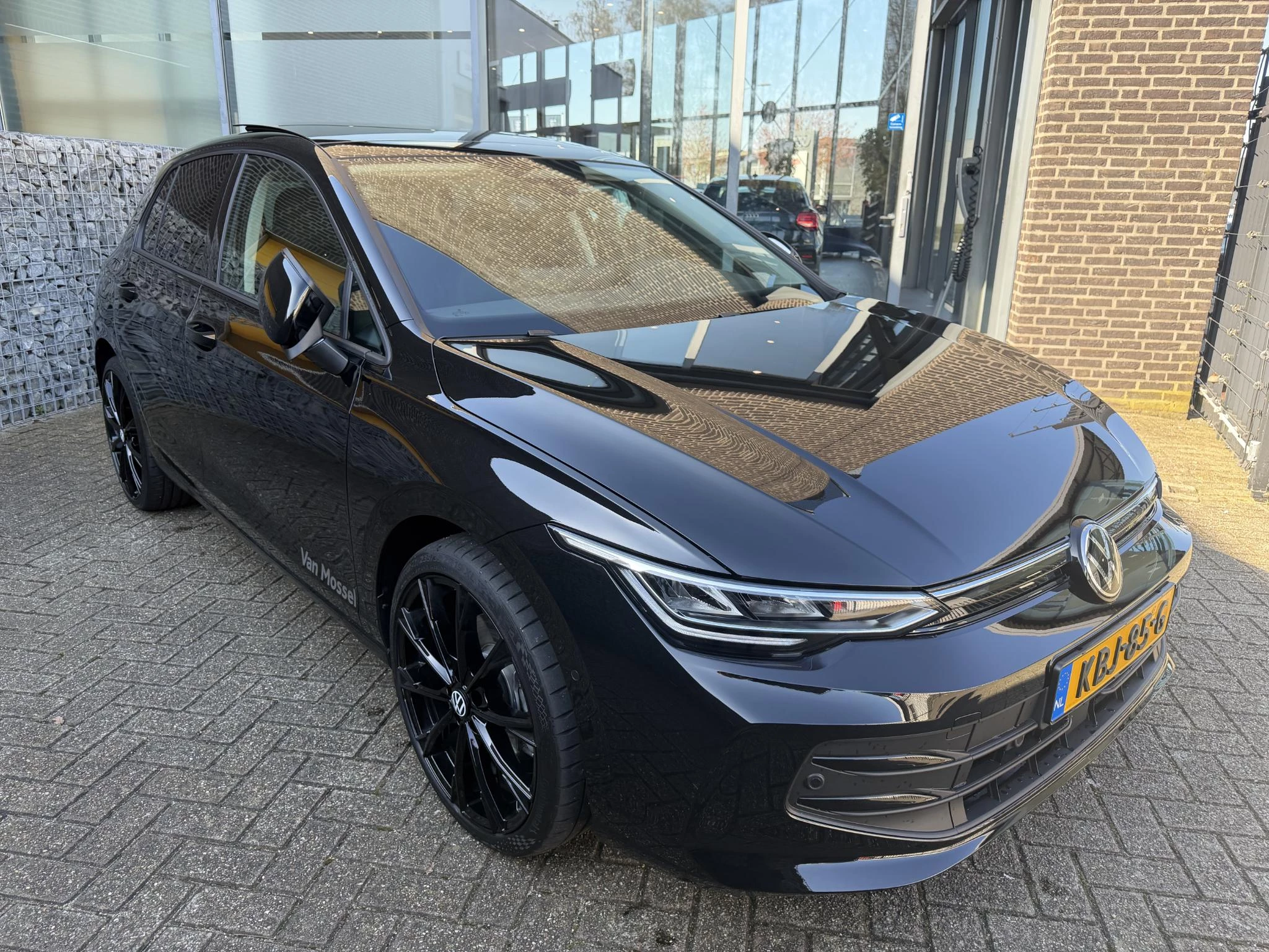 Volkswagen-Golf-image-2