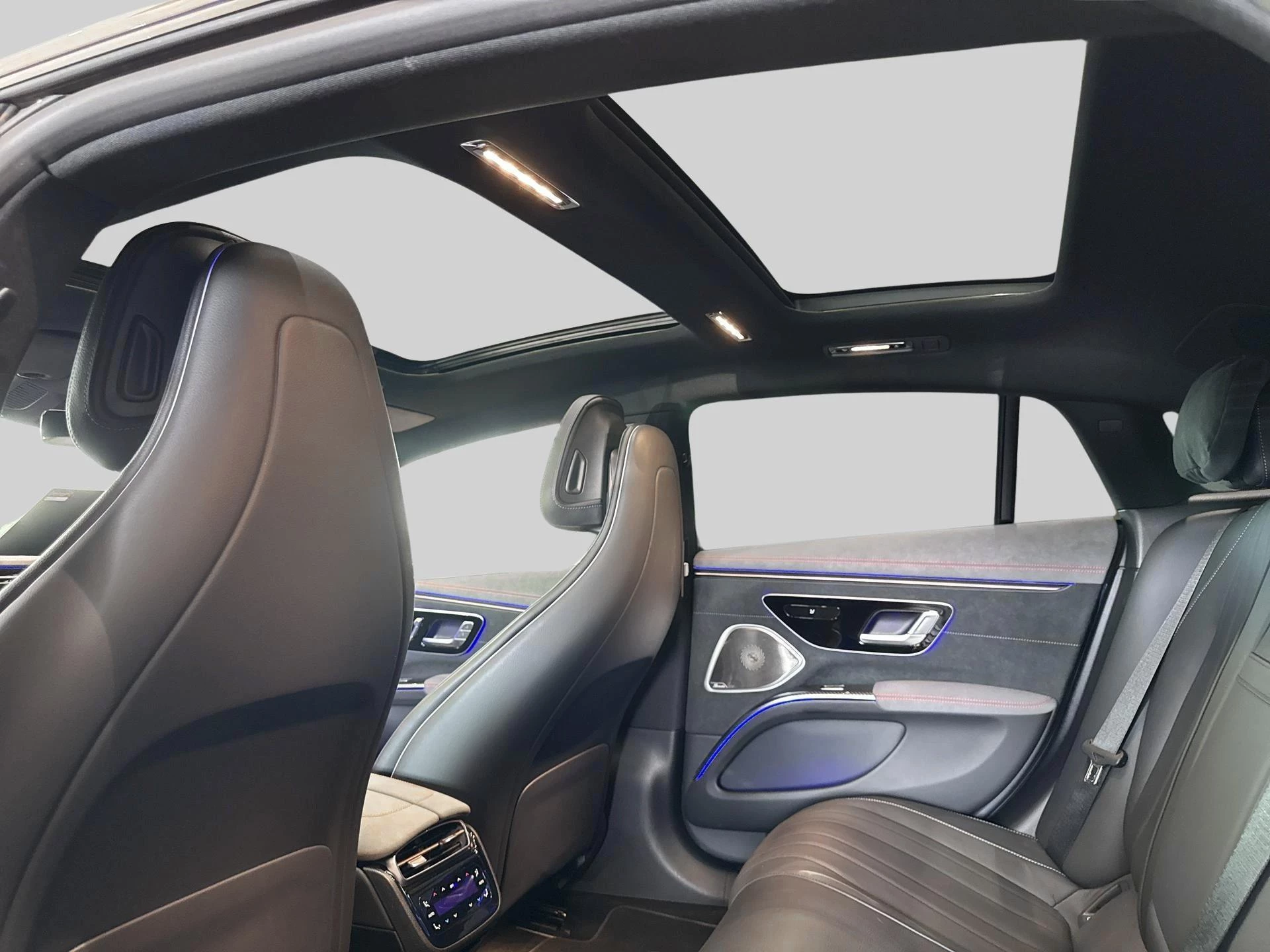 Mercedes-Benz-EQS-image-13