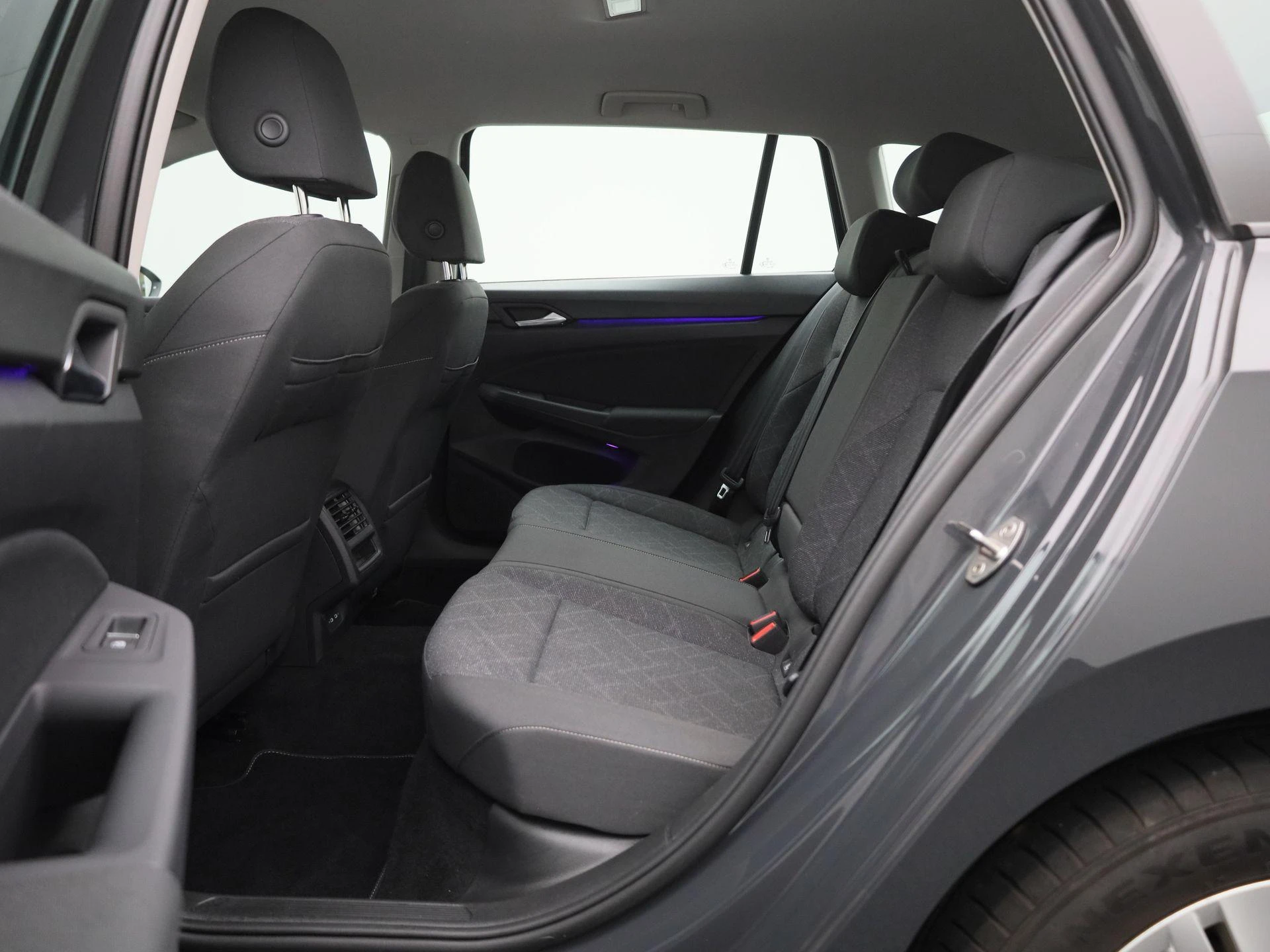 Volkswagen-Golf-image-12