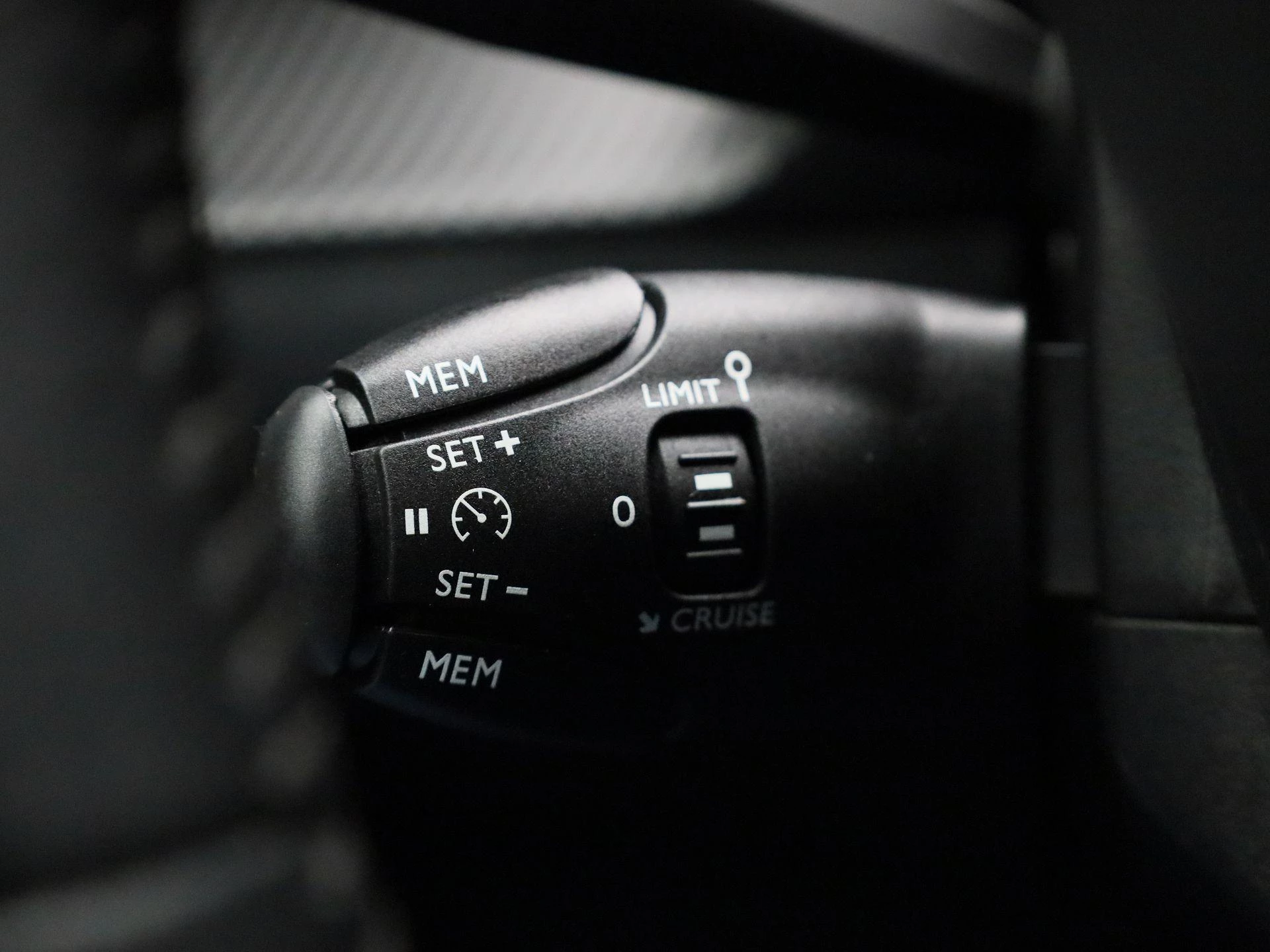 Peugeot 2008 1.5 BlueHDi S&S Allure Pack LED | Carplay | Camera