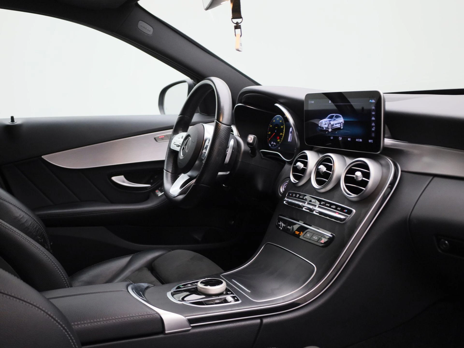 Mercedes-Benz-C-Klasse-image-29