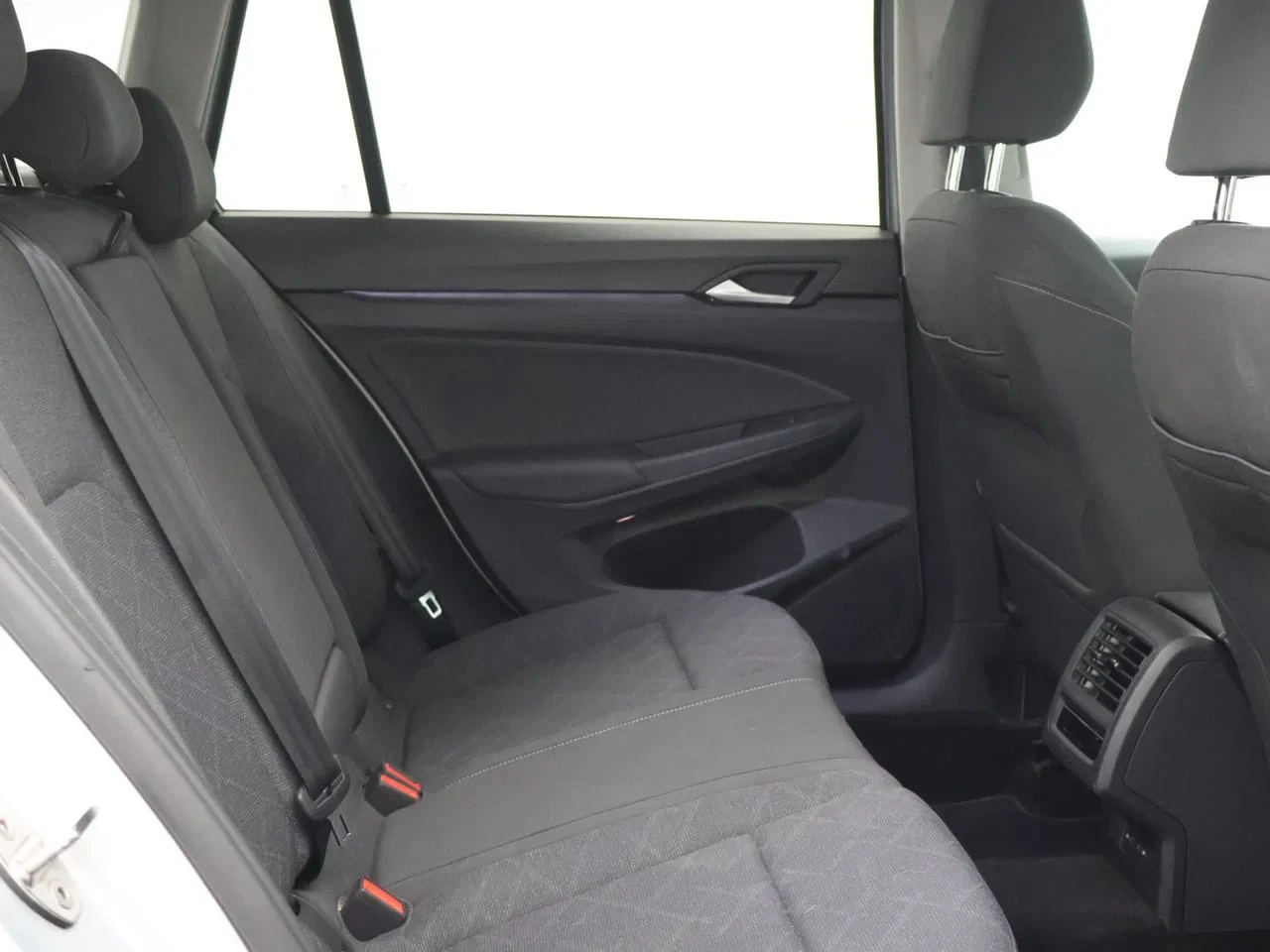 Volkswagen-Golf-image-4
