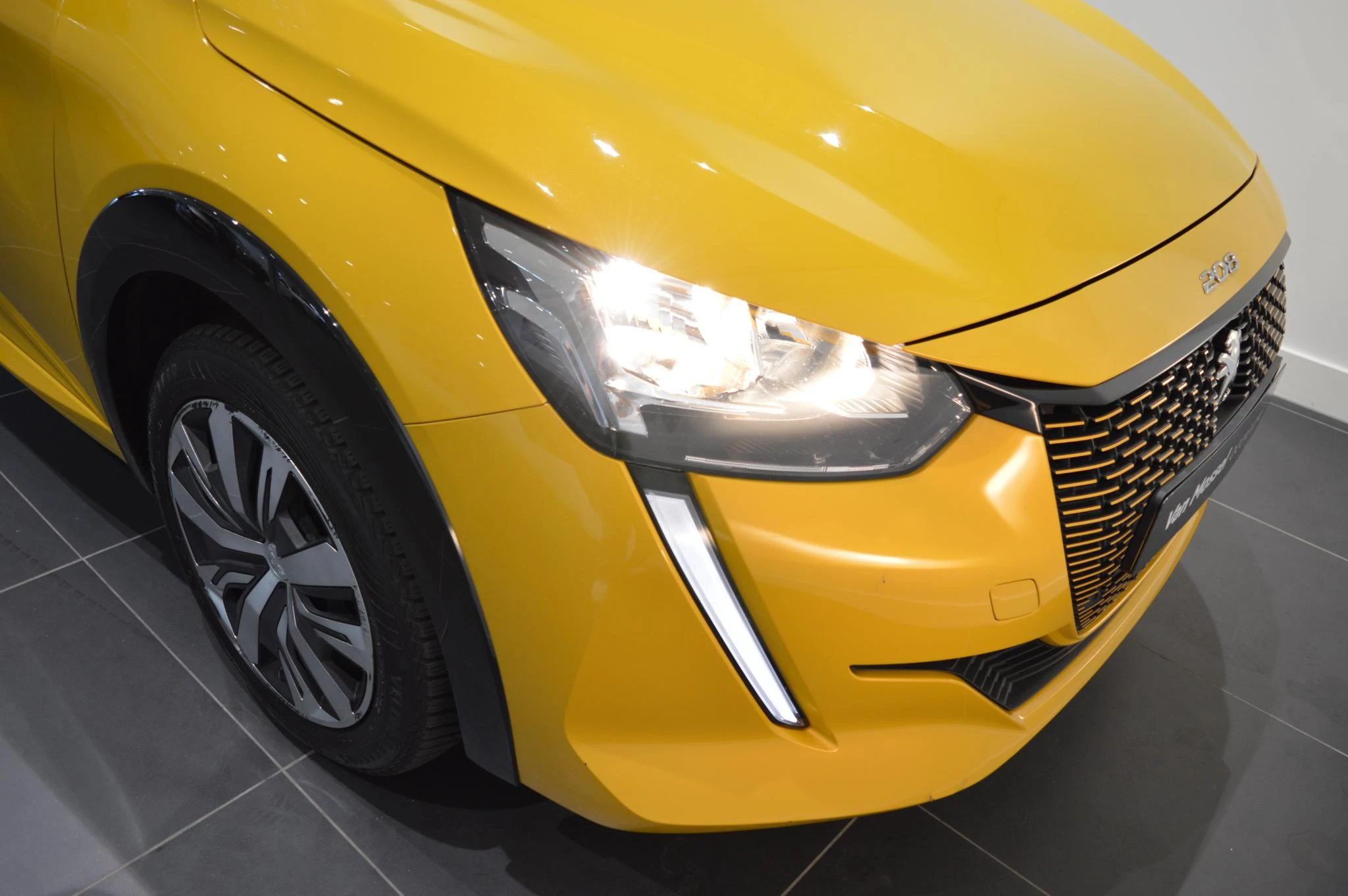 Peugeot-e-208-image-19