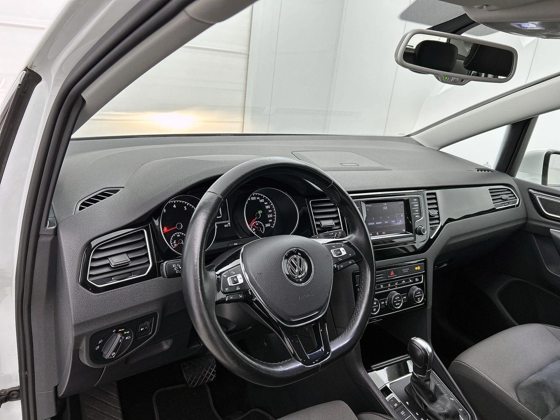 Volkswagen-Golf Sportsvan-image-19