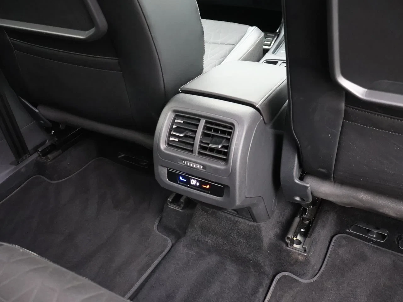 Volkswagen-Touran-image-13