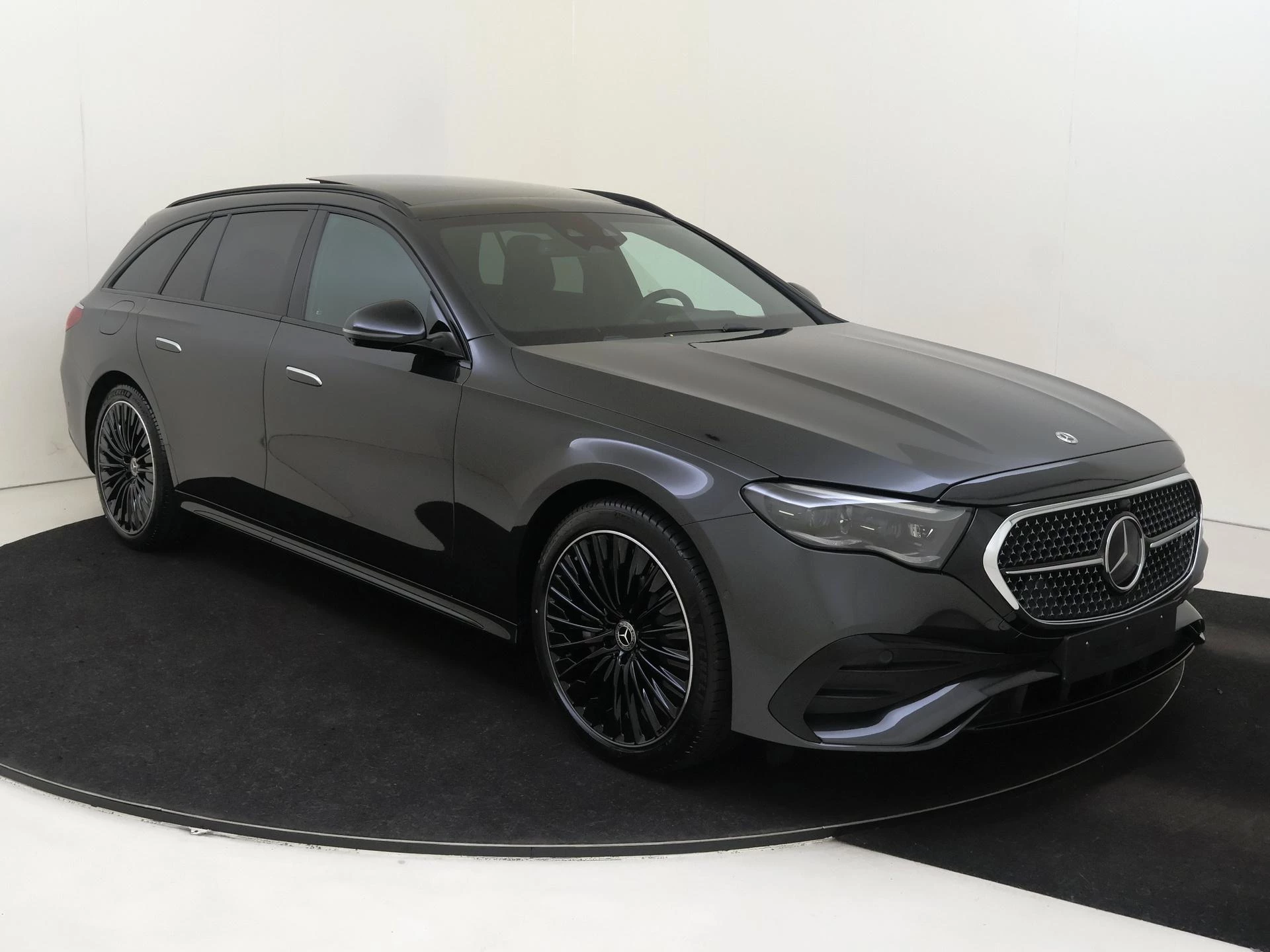 Mercedes-Benz-E-Klasse-image-1