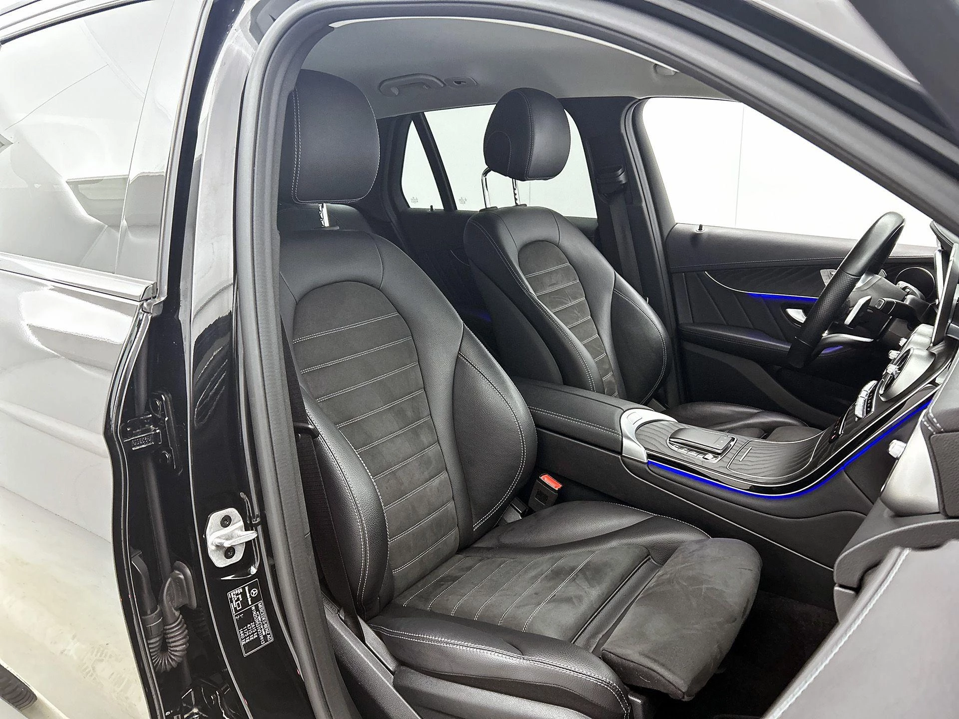 Mercedes-Benz-GLC-image-38