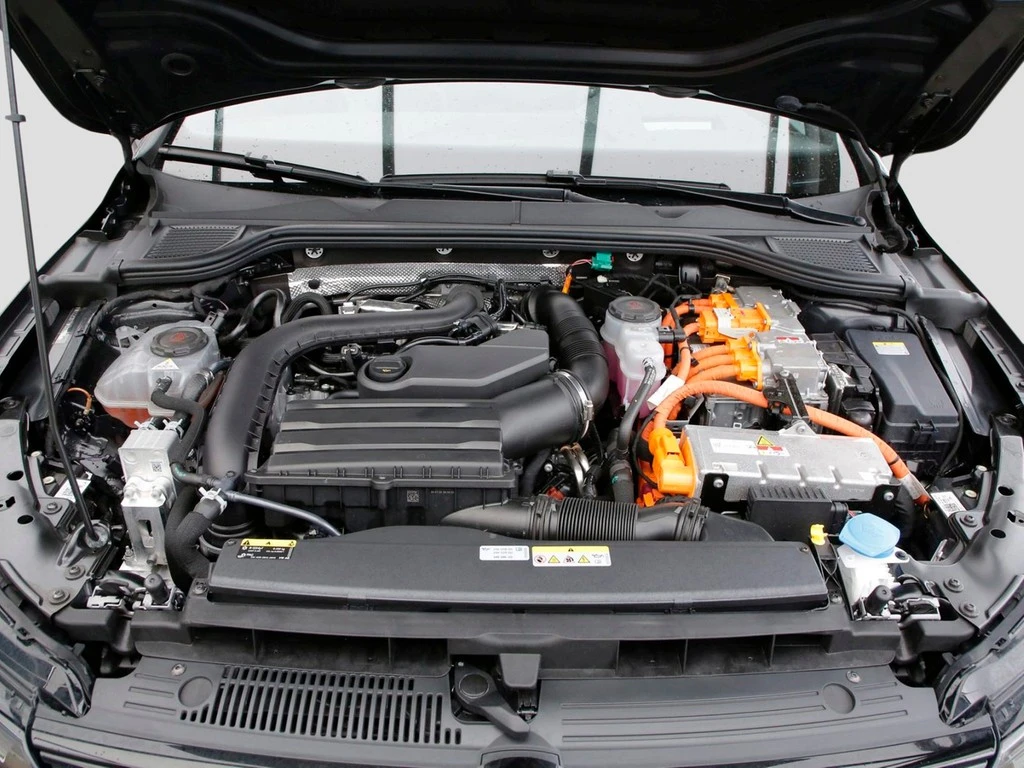 Volkswagen-Golf-image-6