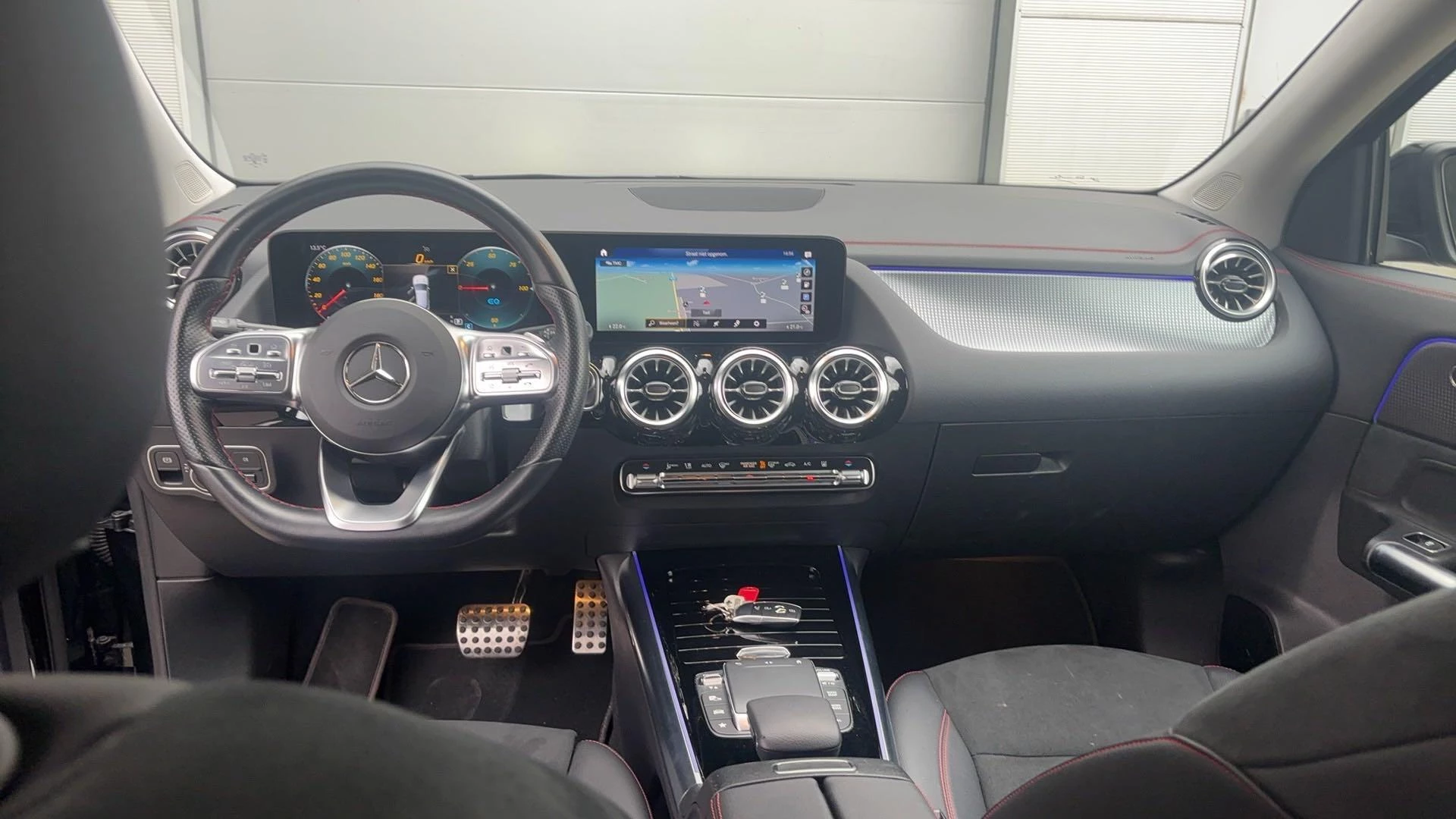Mercedes-Benz EQA 250 AMG Line + CARPLAY + TREKHAAK + NIGHTPAKKET +