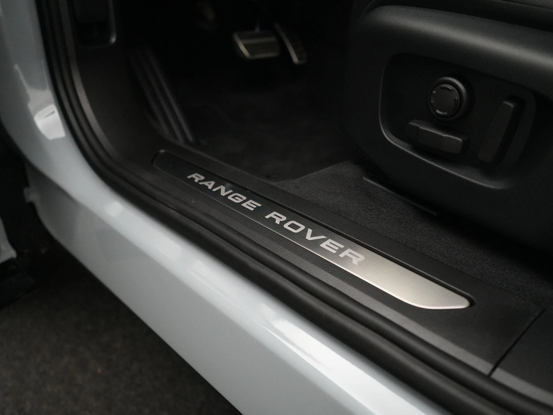 Land Rover-Range Rover Evoque-image-32